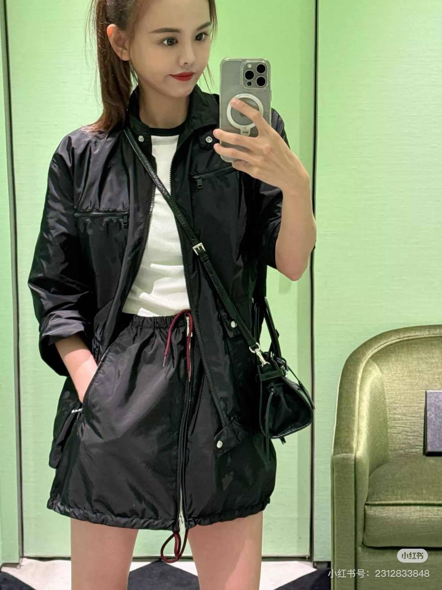 프라다 블랙 나일론 스탠드칼라 쇼트 재킷 상세 이미지 6