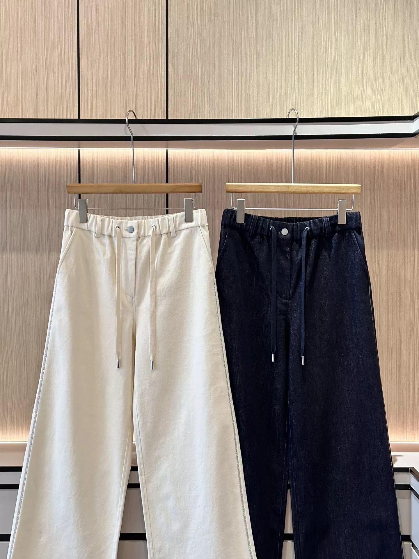 노브랜드 비즈 장식 스트레이트 와이드 팬츠 상세 이미지 3