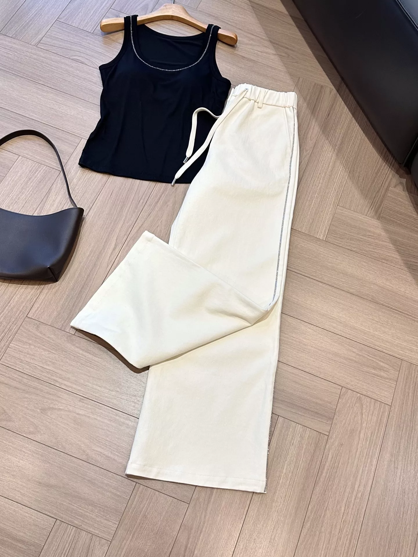 노브랜드 비즈 장식 스트레이트 와이드 팬츠 상세 이미지 12