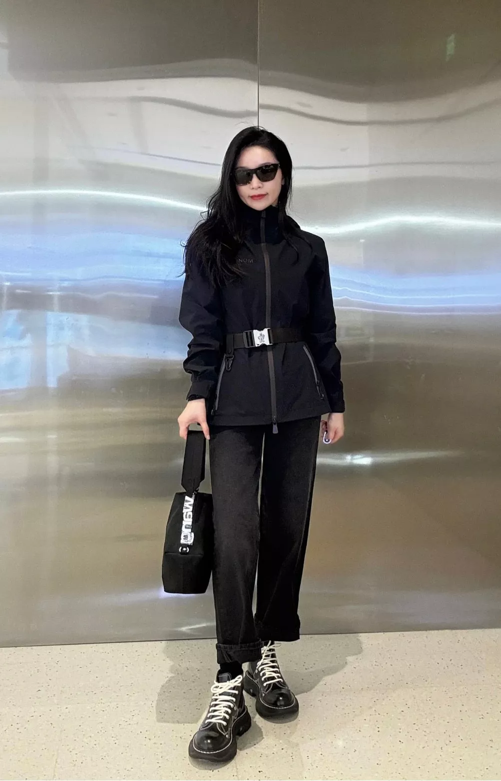 몽클레어 벨트 디테일 스키 라인 후드 재킷 상세 이미지 82