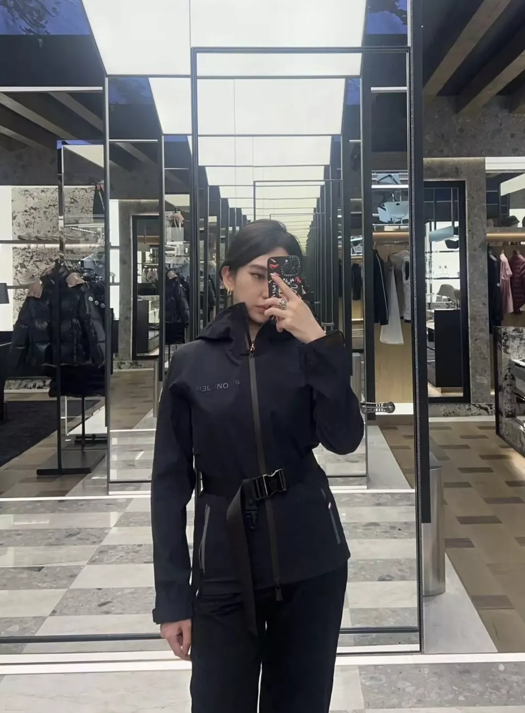 몽클레어 벨트 디테일 스키 라인 후드 재킷 상세 이미지 90
