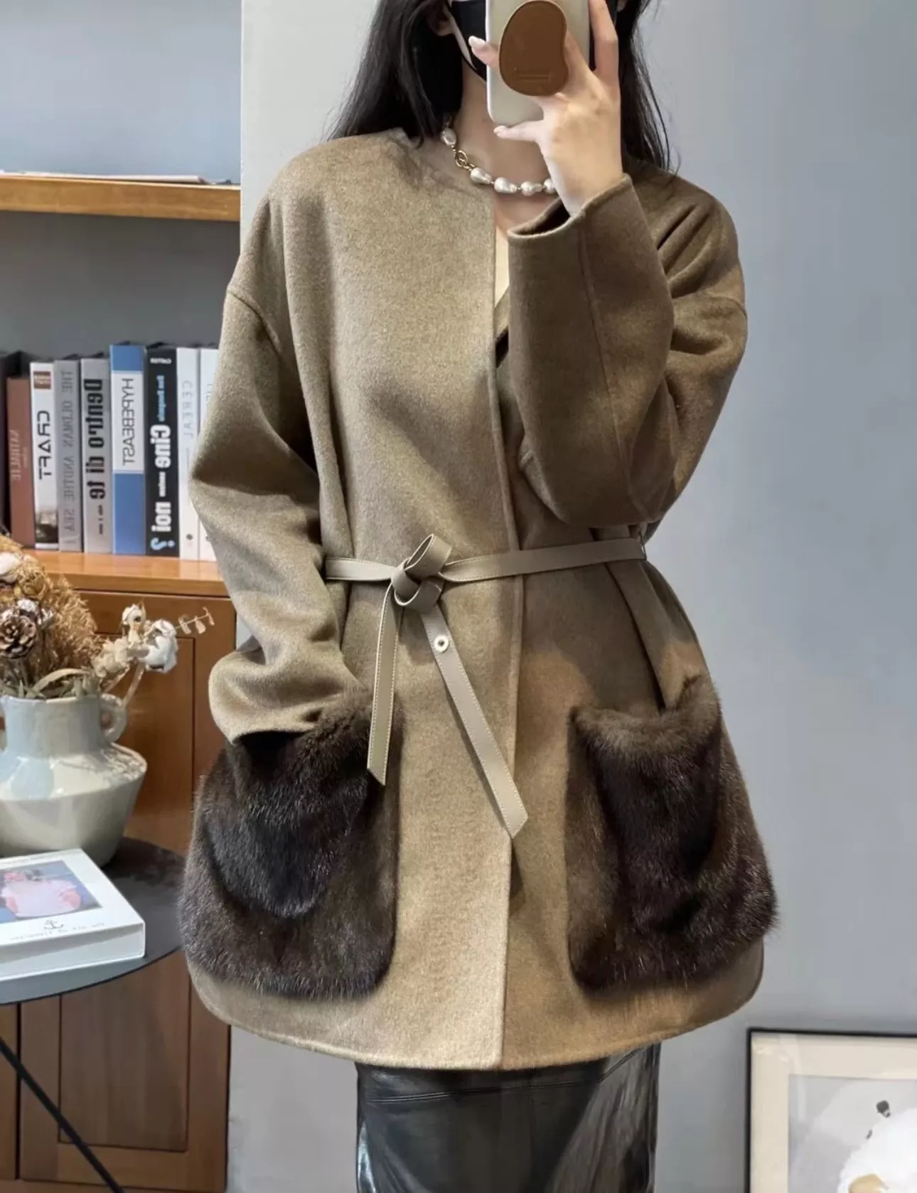 로로피아나 밍크 포켓 벨티드 캐시미어 블렌드 하프 코트 상세 이미지 107