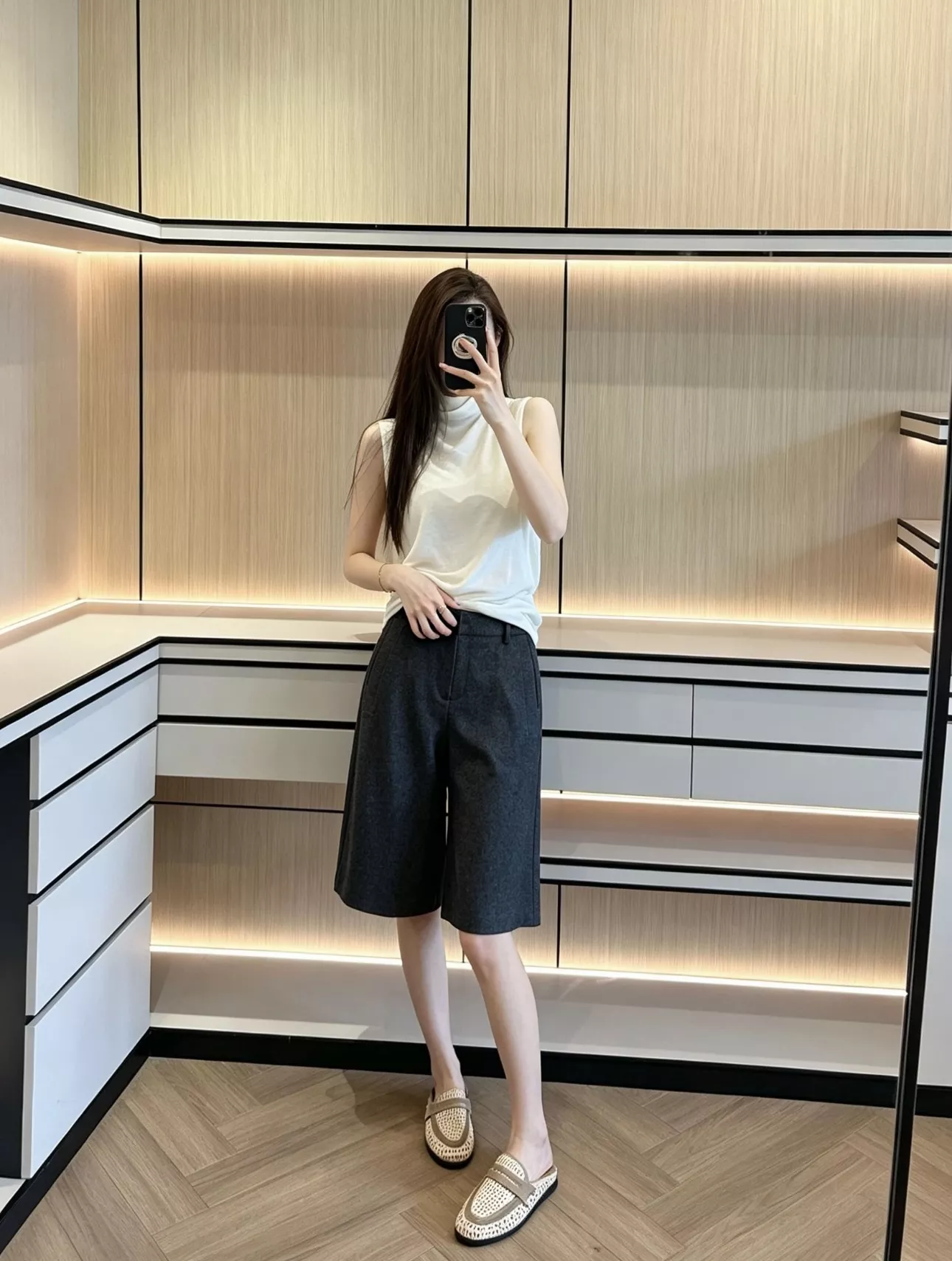 더로우 반하이넥 슬림핏 니트 탱크탑 상세 이미지 78