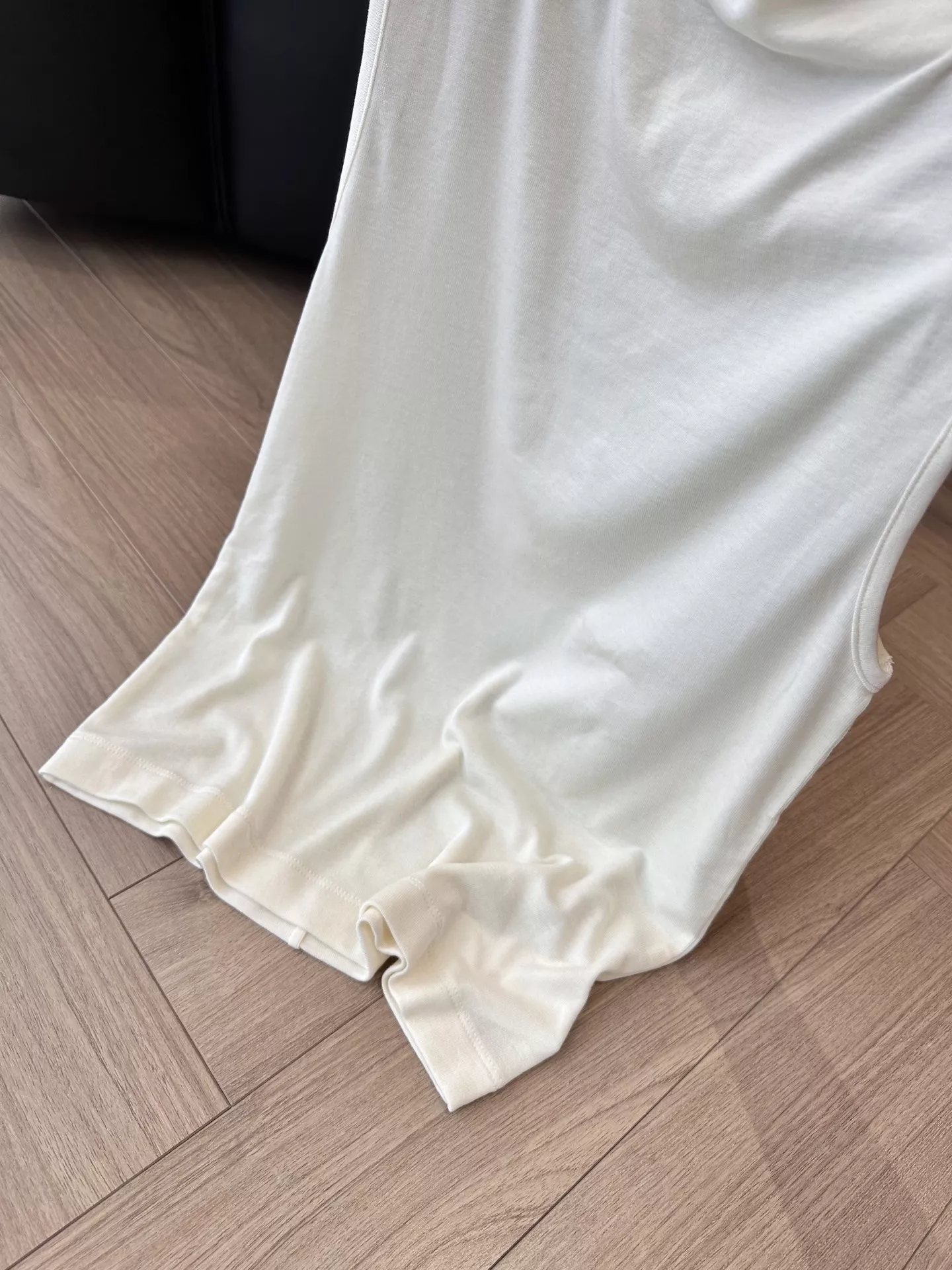 더로우 반하이넥 슬림핏 니트 탱크탑 상세 이미지 25