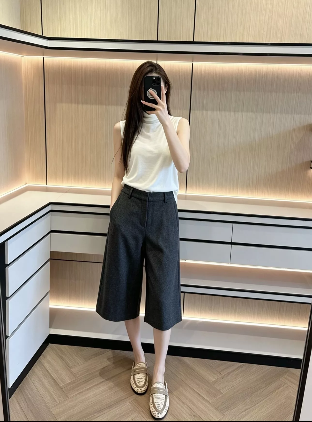 더로우 반하이넥 슬림핏 니트 탱크탑 상세 이미지 77