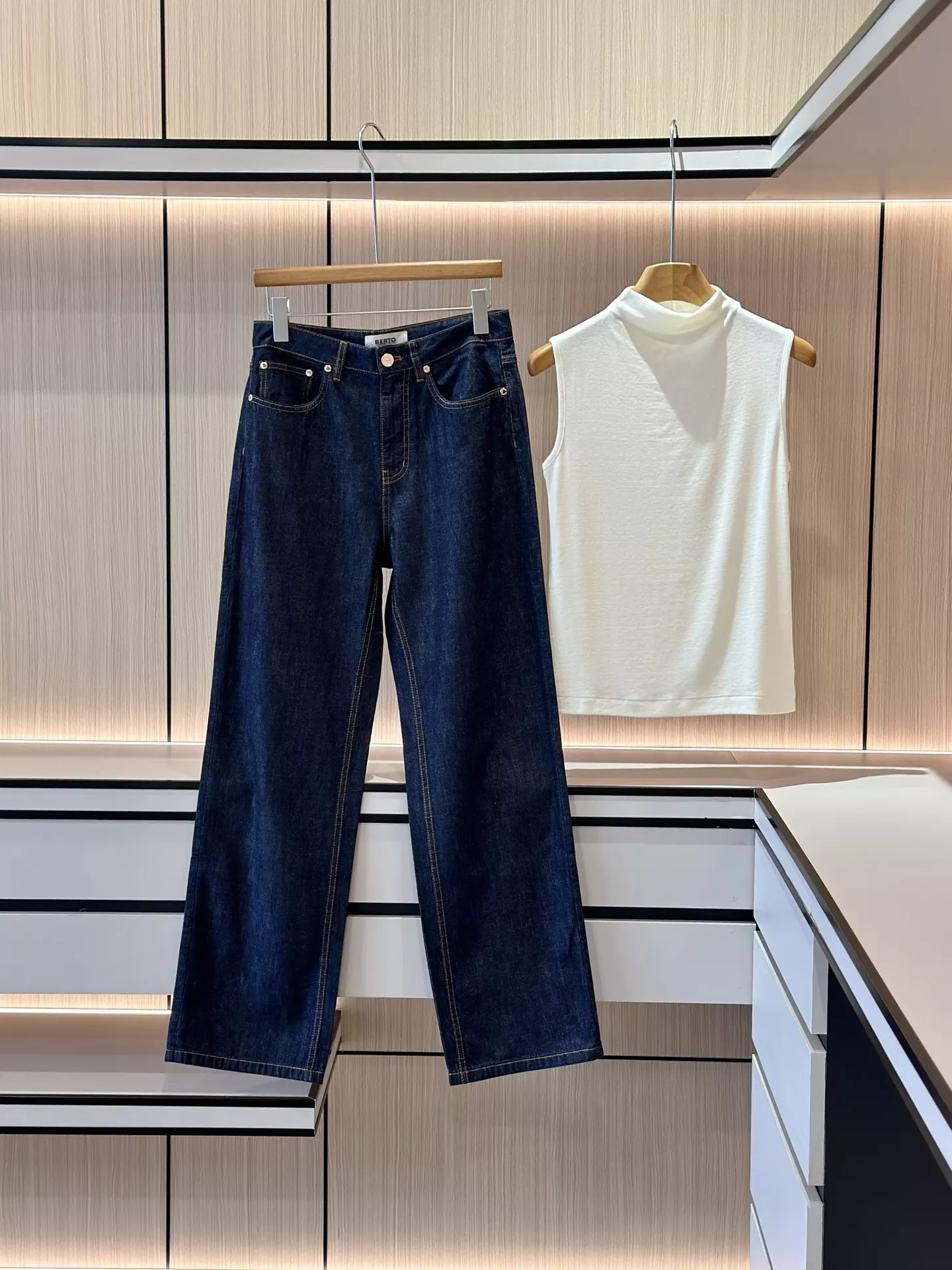 발렌시아가 이탈리아 원단 스트레이트 데님 팬츠 상세 이미지 2