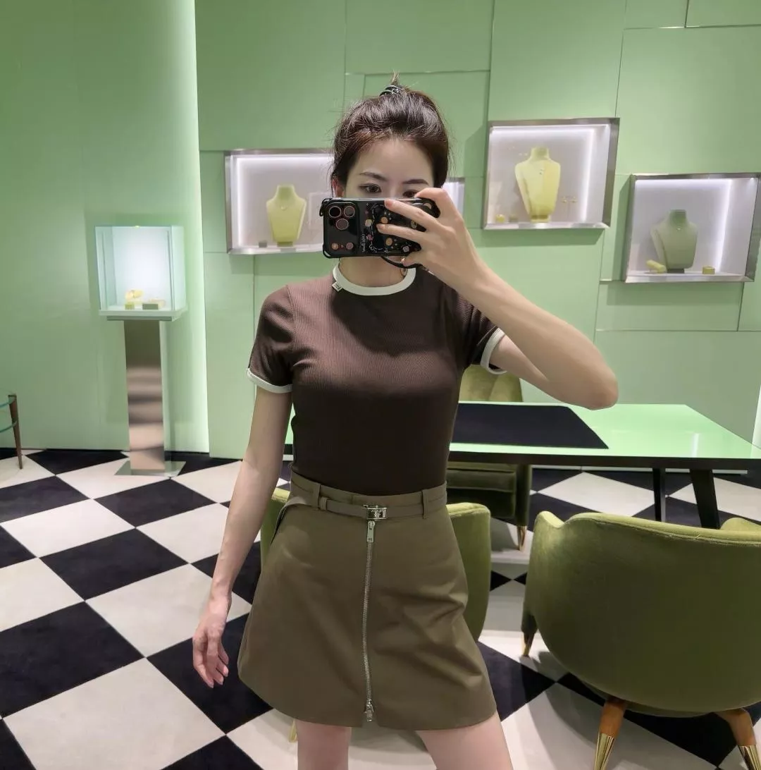 프라다 벨트 장식 입체 재단 미니 스커트 상세 이미지 14