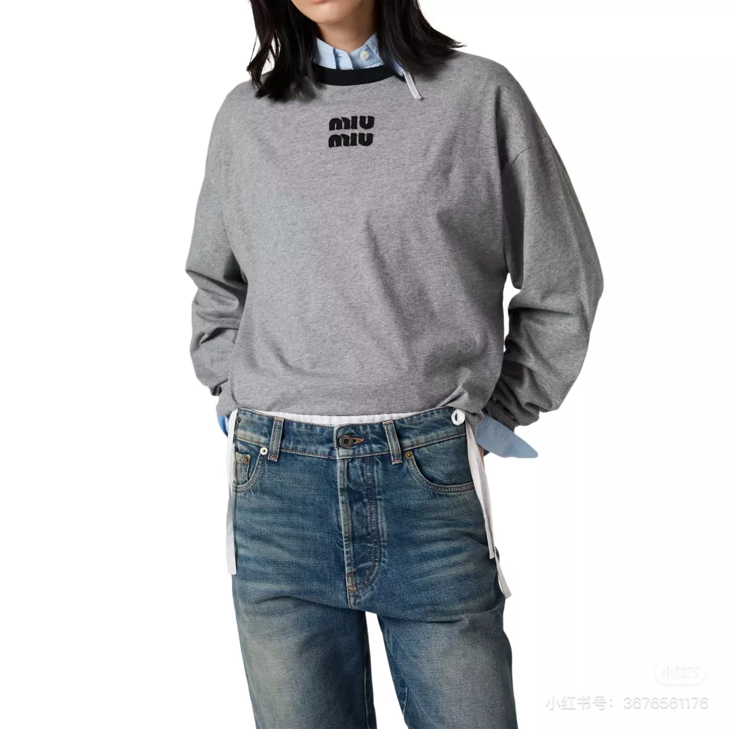 미우미우 라운드넥 패치 자수 레터링 긴소매 티셔츠 상세 이미지 11