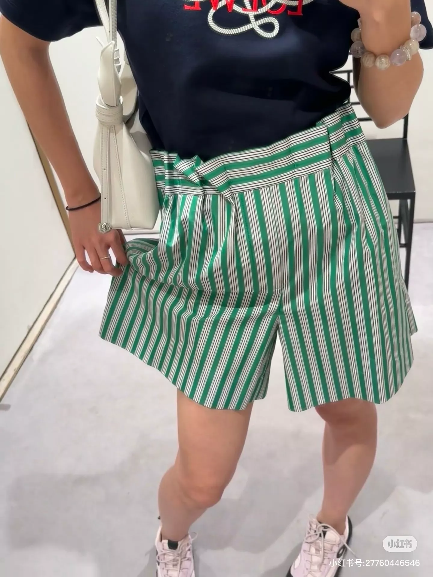 로에베 자수 레터링 스트라이프 반바지 상세 이미지 16