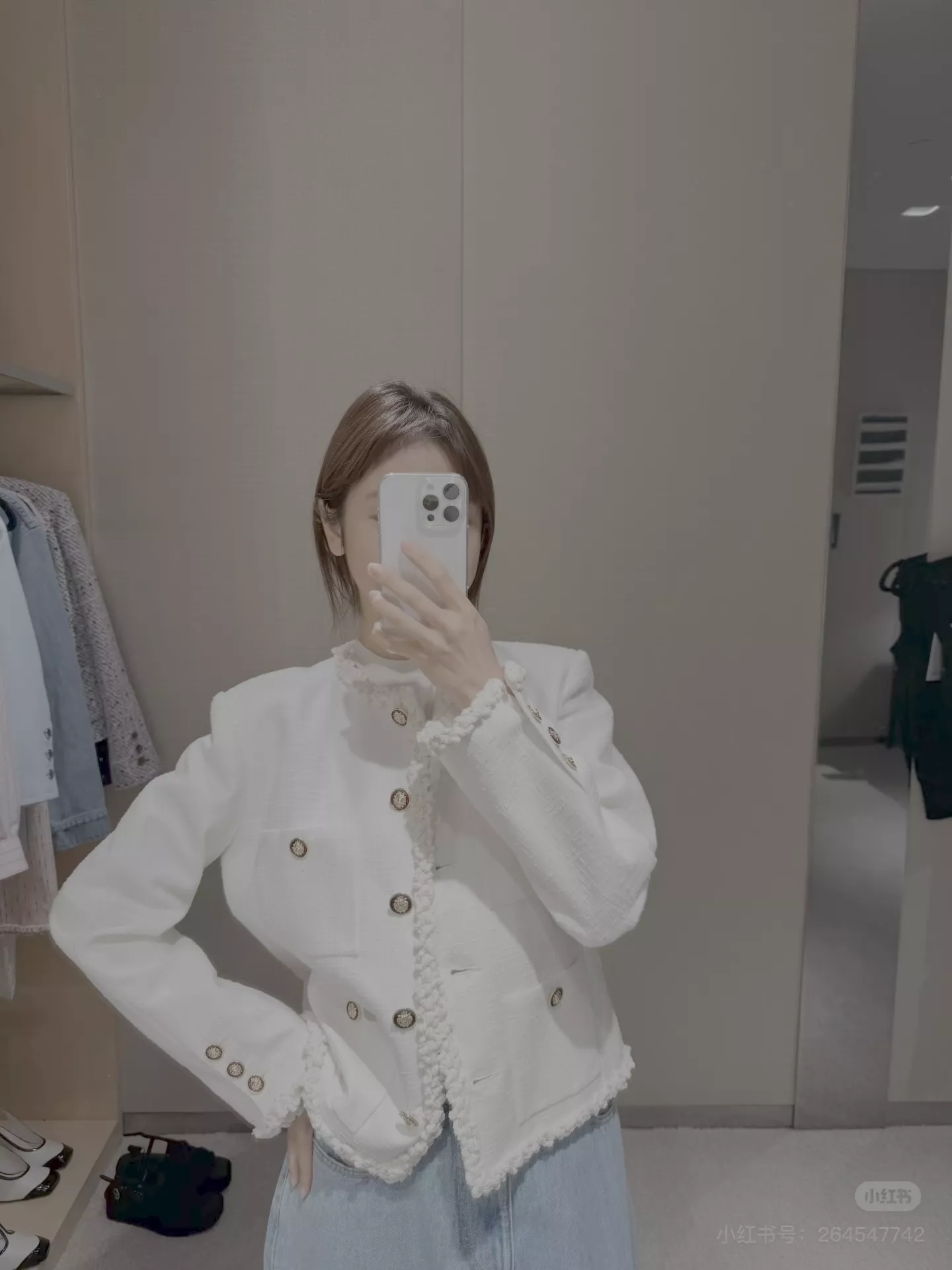 샤넬 울 트위드 라운드넥 버튼 포켓 재킷 상세 이미지 12