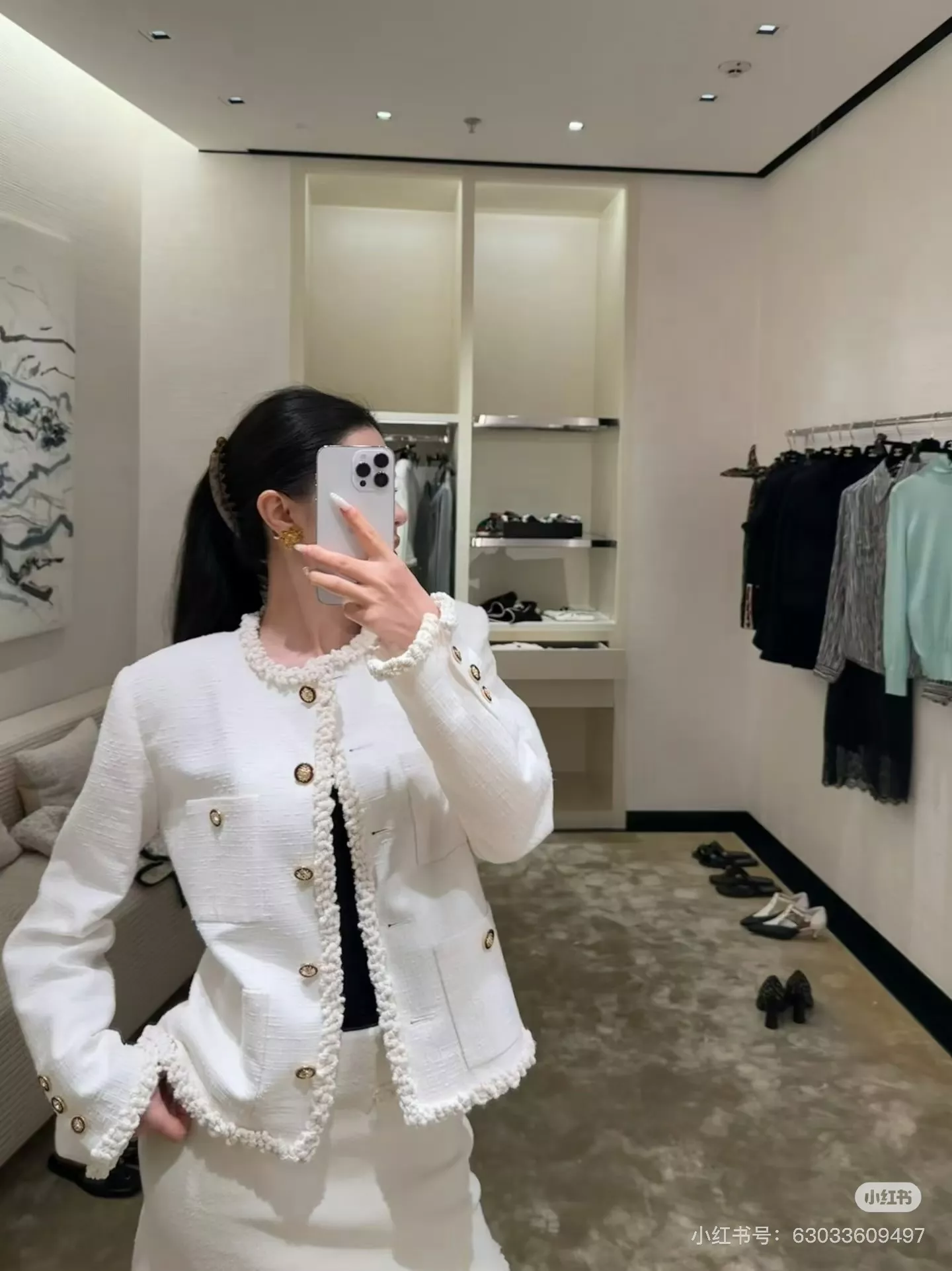 샤넬 울 트위드 라운드넥 버튼 포켓 재킷 상세 이미지 17