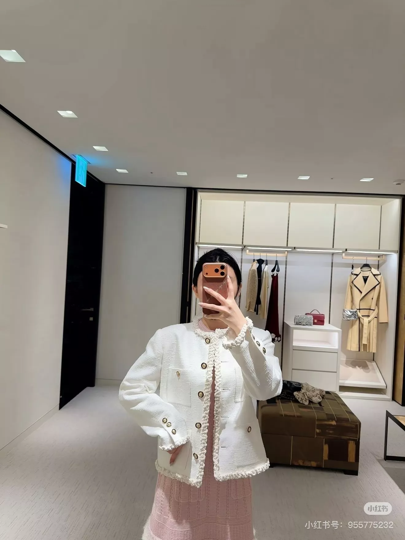 샤넬 울 트위드 라운드넥 버튼 포켓 재킷 상세 이미지 22