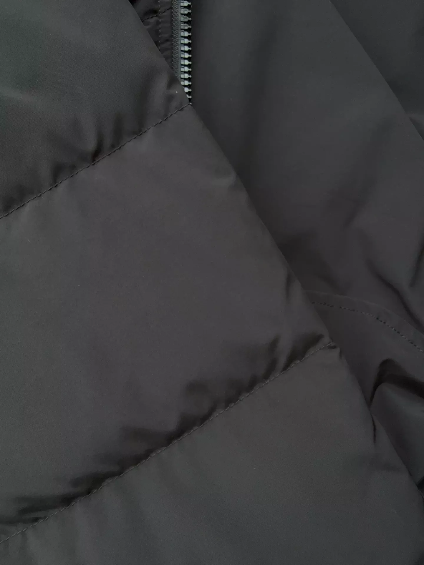 에르메스 퀼팅 금속 지퍼 숏 패딩 상세 이미지 6