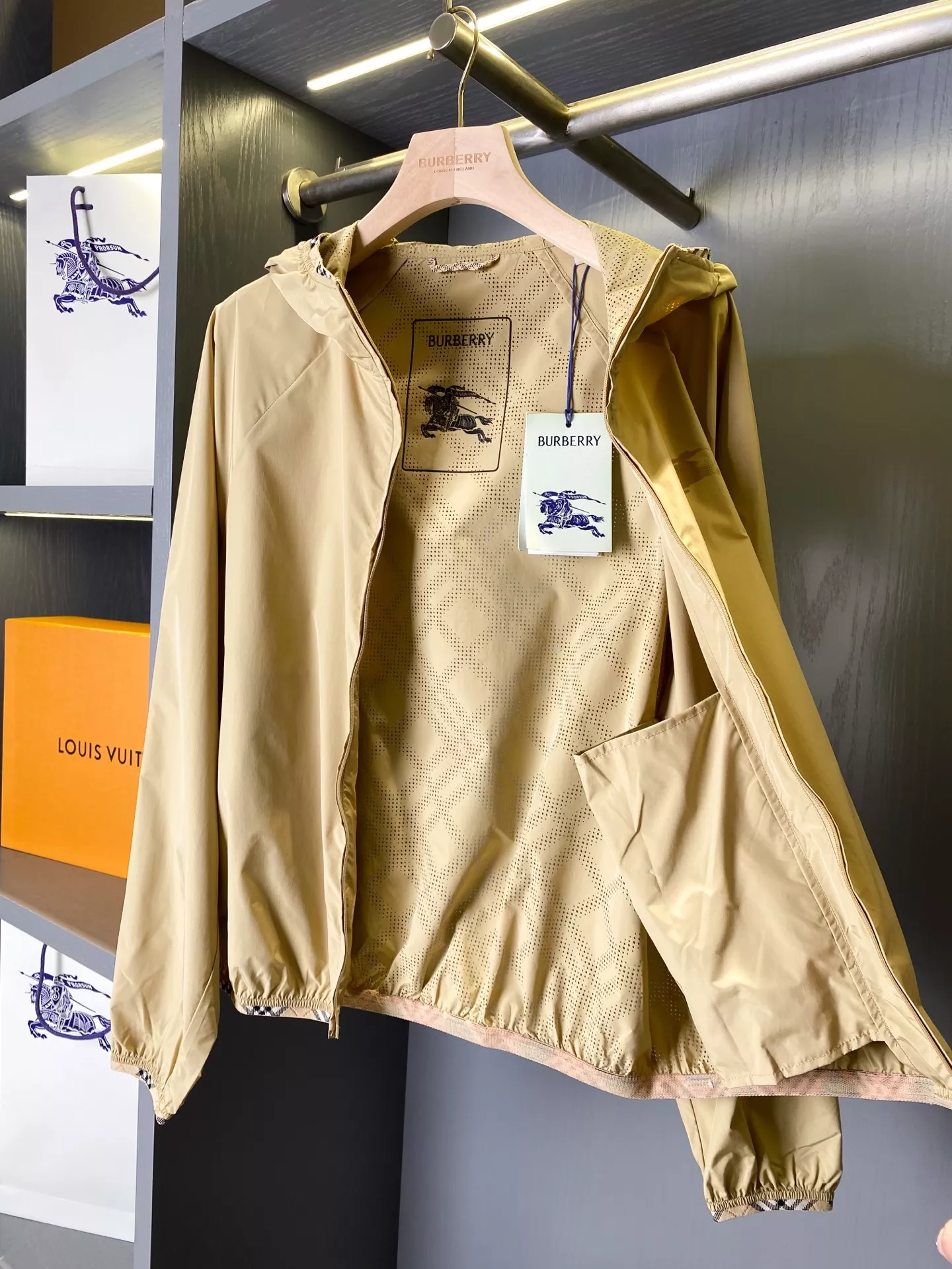 body_f387c4f04ab8dd94.webp