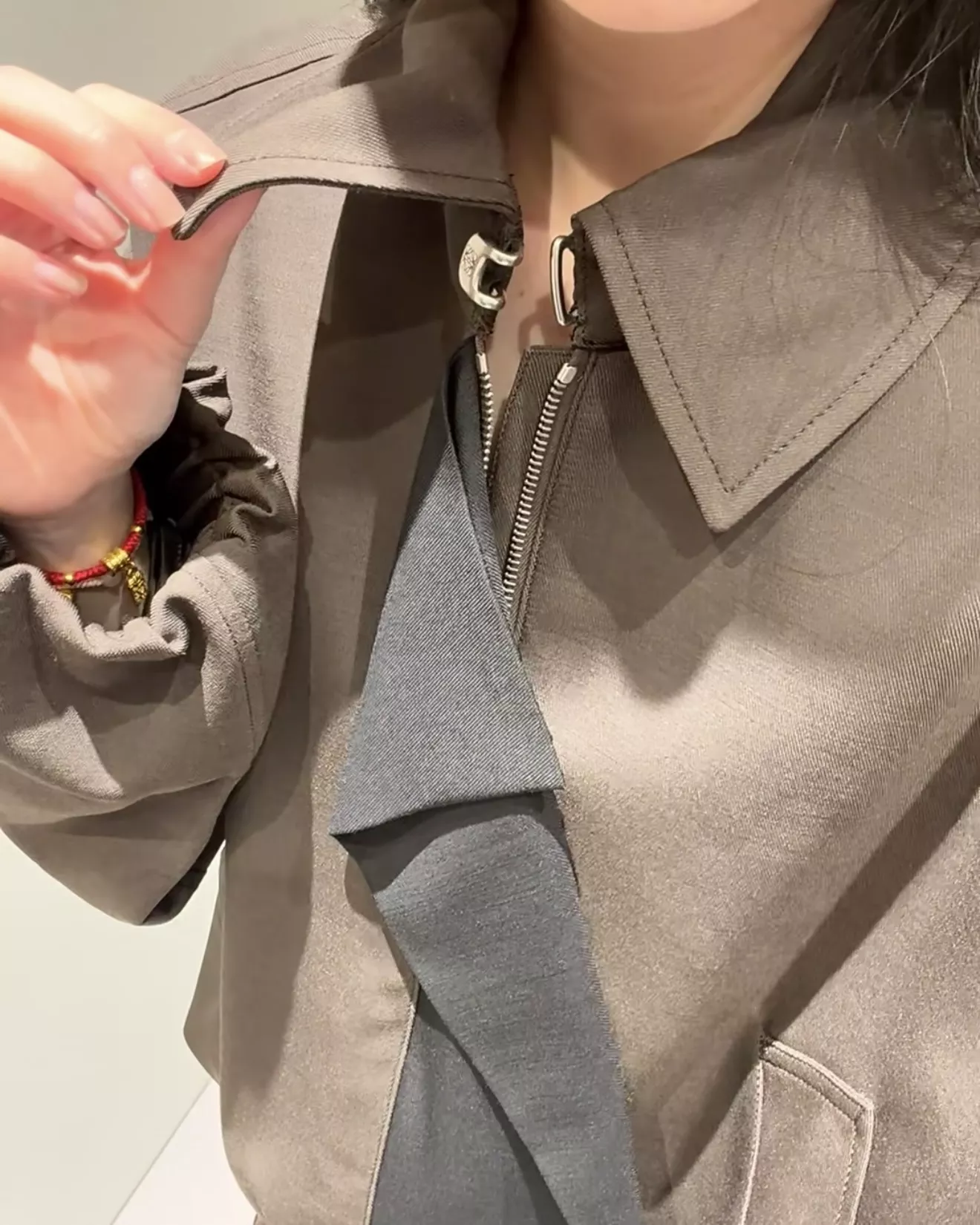로에베 배색 타이 칼라 오버핏 재킷 상세 이미지 30