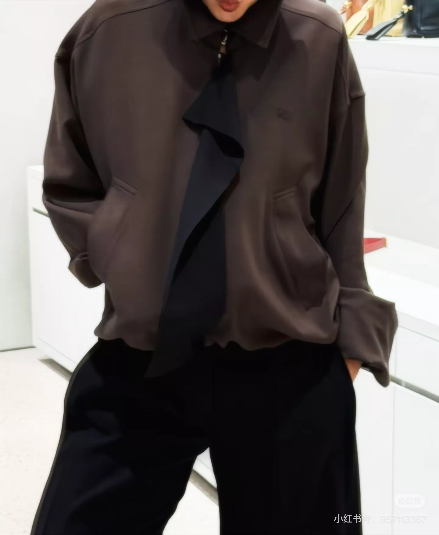 로에베 배색 타이 칼라 오버핏 재킷 상세 이미지 58