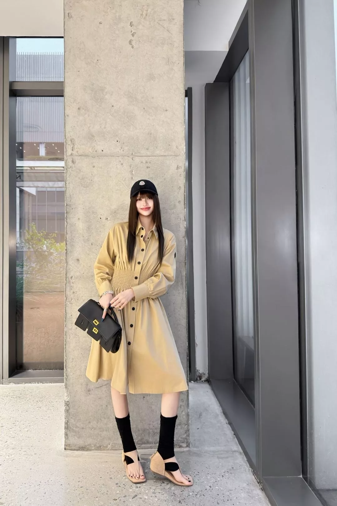 몽클레어 카키 셔츠형 허리밴딩 원피스 상세 이미지 18