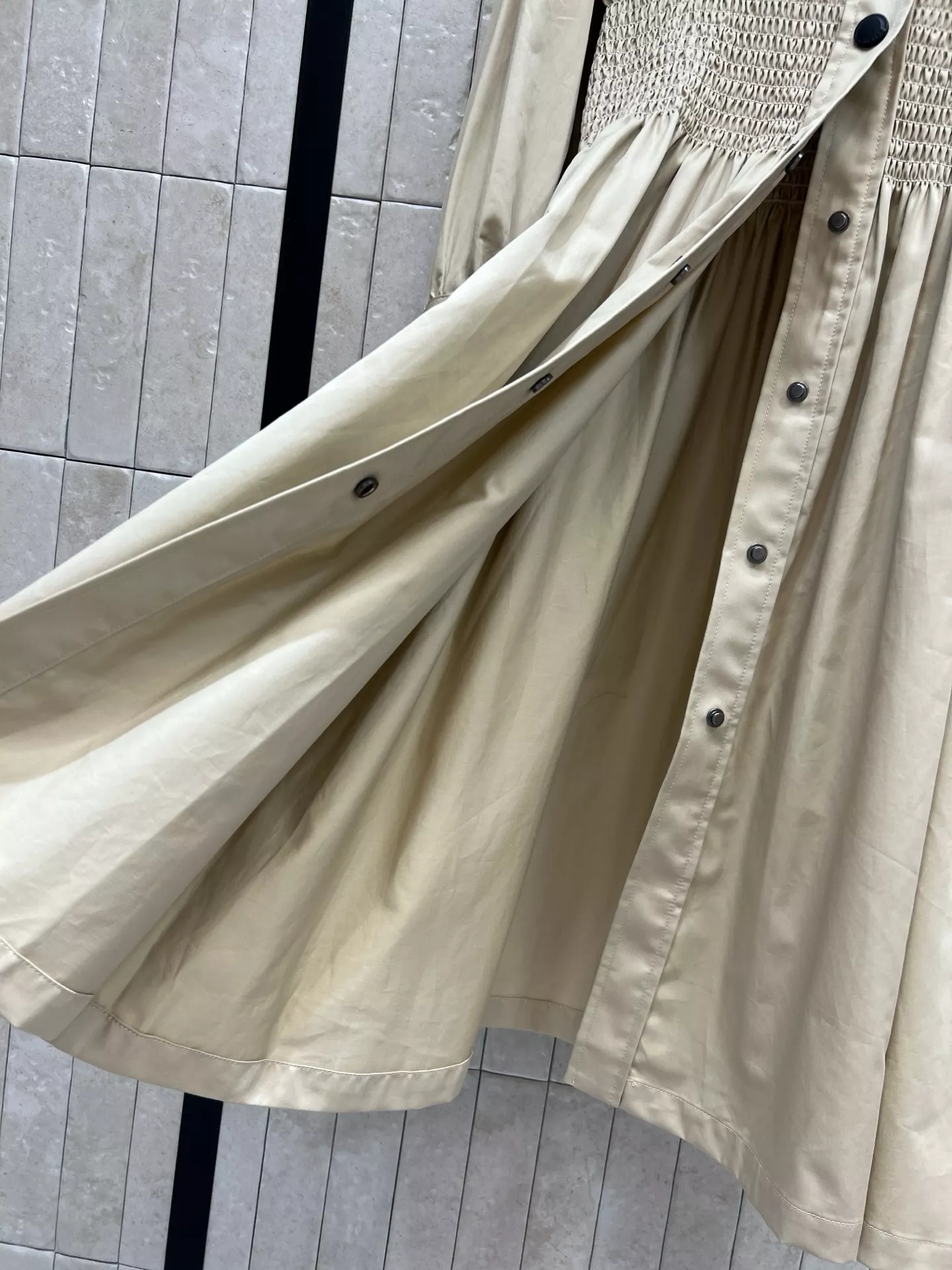 몽클레어 카키 셔츠형 허리밴딩 원피스 상세 이미지 6
