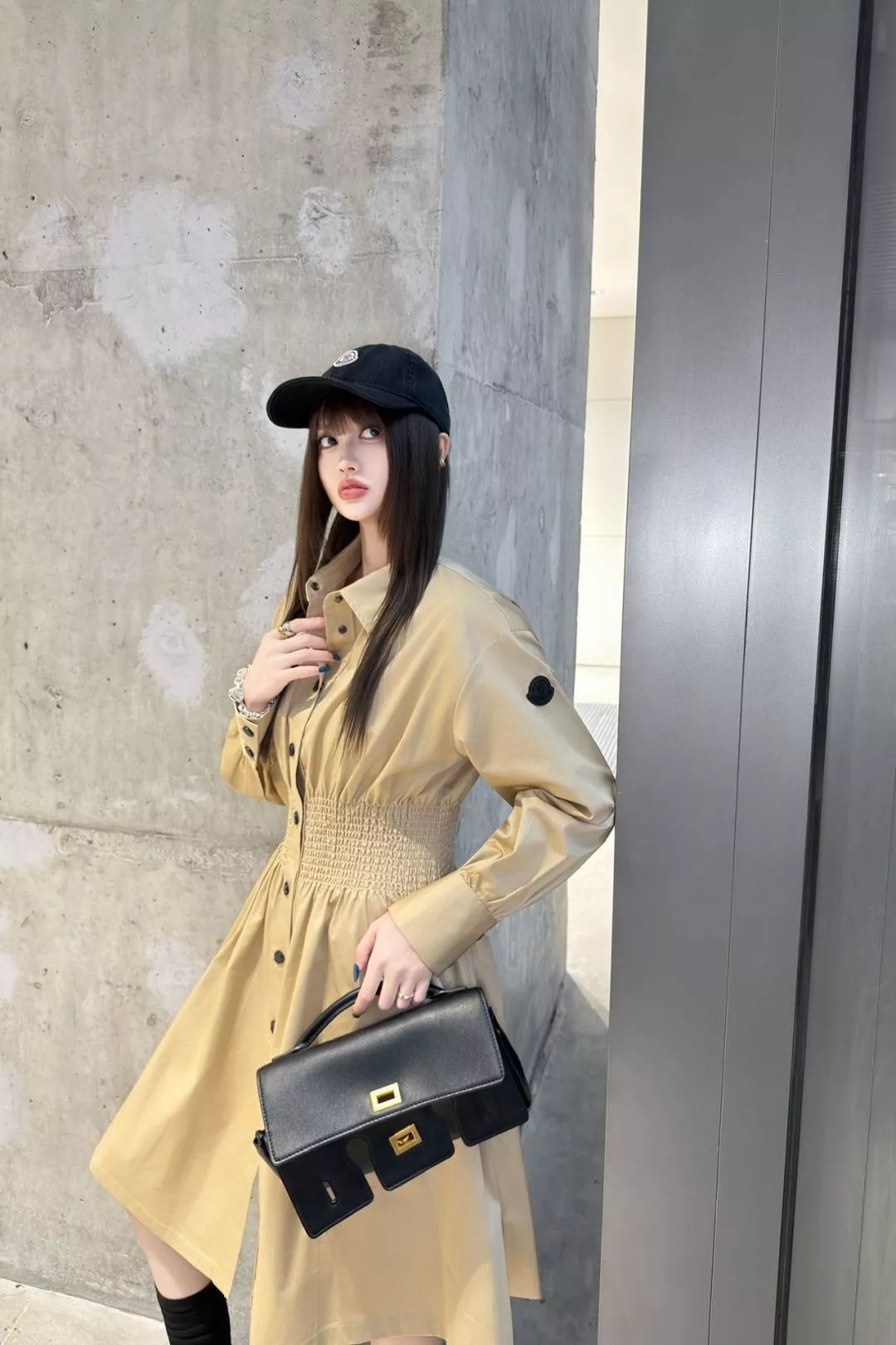 몽클레어 카키 셔츠형 허리밴딩 원피스 상세 이미지 21