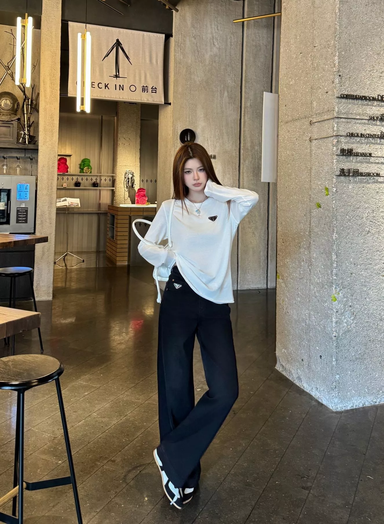 프라다 워싱 하이웨이스트 와이드 데님 팬츠 상세 이미지 11