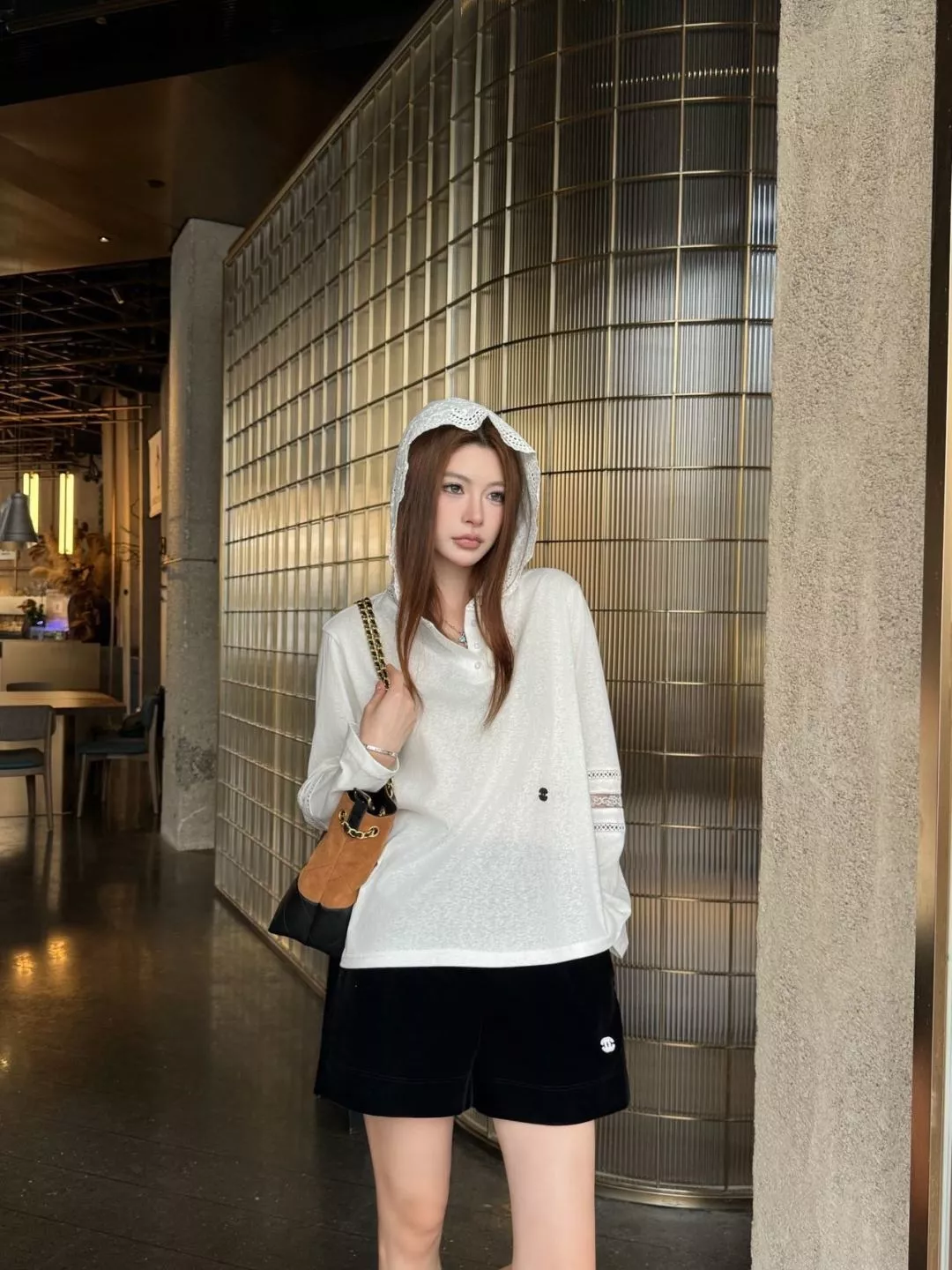 샤넬 벨벳 하이웨이스트 자수 하프 팬츠 상세 이미지 15