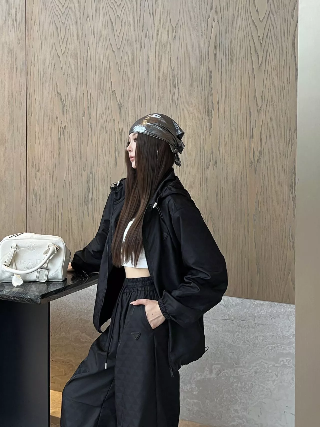 프라다 삼각 패턴 나일론 밴딩 와이드 팬츠 상세 이미지 18