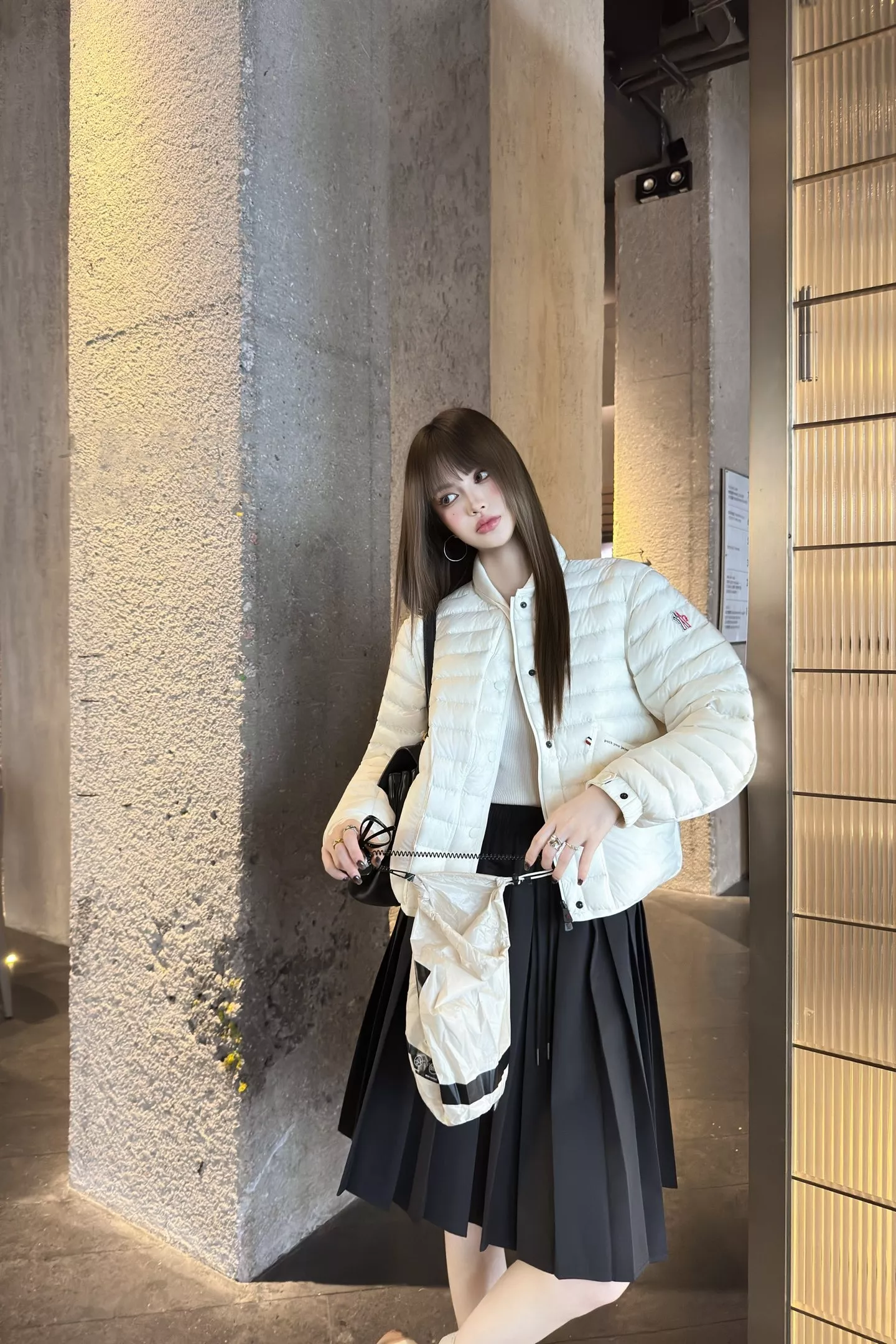 몽클레어 스탠드칼라 경량 크롭 패딩 상세 이미지 48