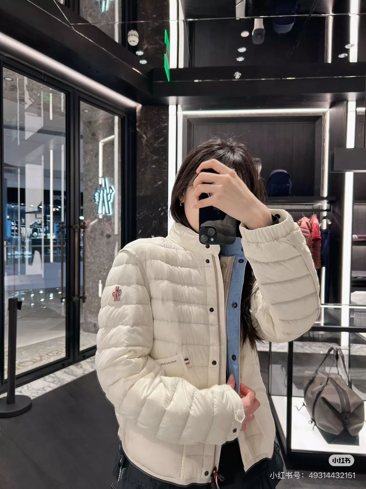 몽클레어 스탠드칼라 경량 크롭 패딩 상세 이미지 28