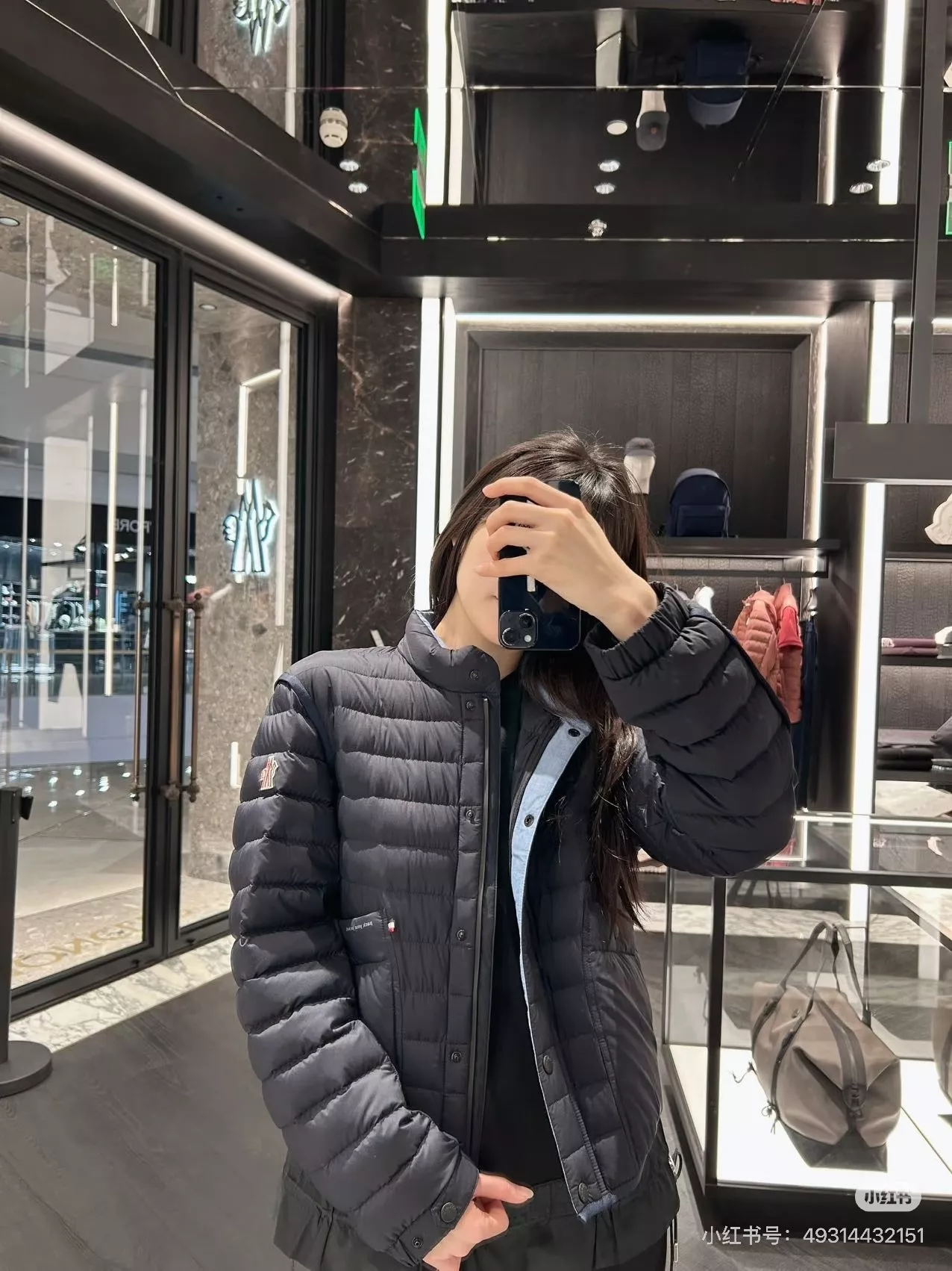 몽클레어 스탠드칼라 경량 크롭 패딩 상세 이미지 25