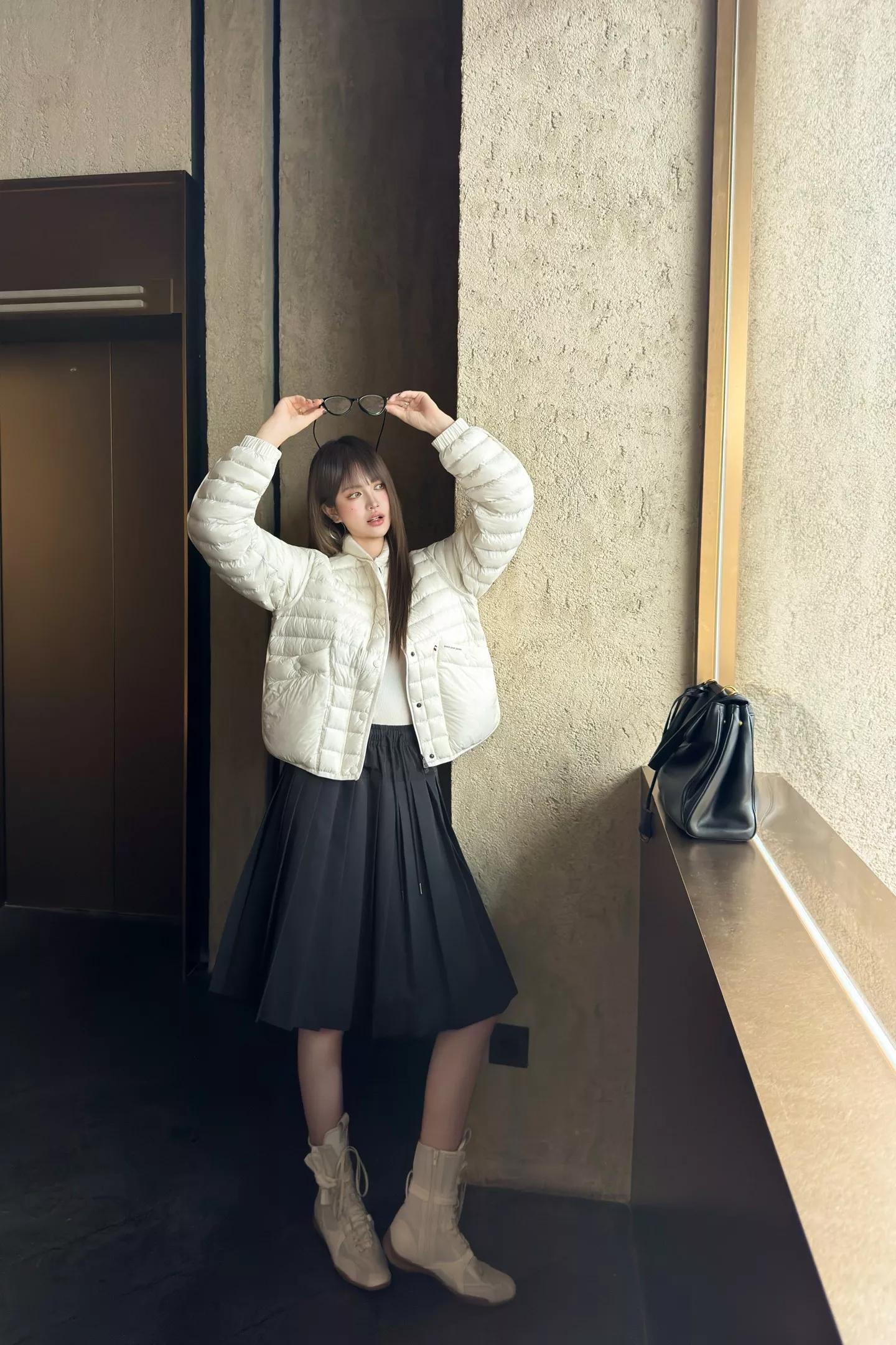 몽클레어 스탠드칼라 경량 크롭 패딩 상세 이미지 45