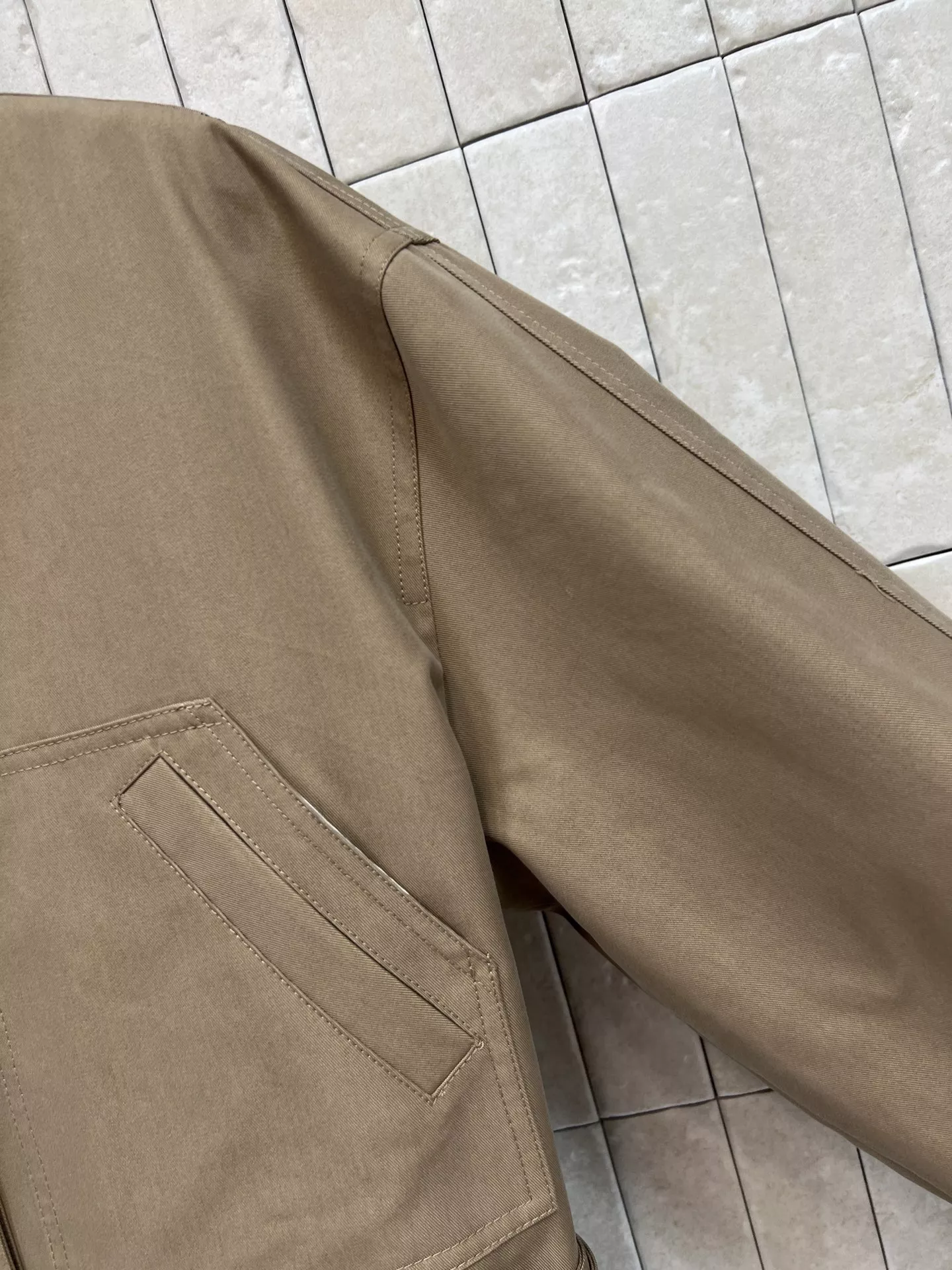 로로피아나 카키 스탠드칼라 벨트 포켓 재킷 상세 이미지 4