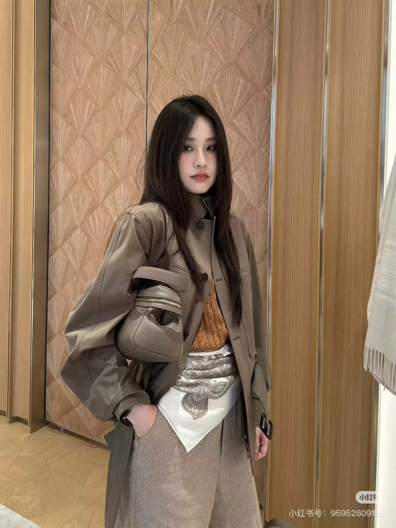로로피아나 카키 스탠드칼라 벨트 포켓 재킷 상세 이미지 21