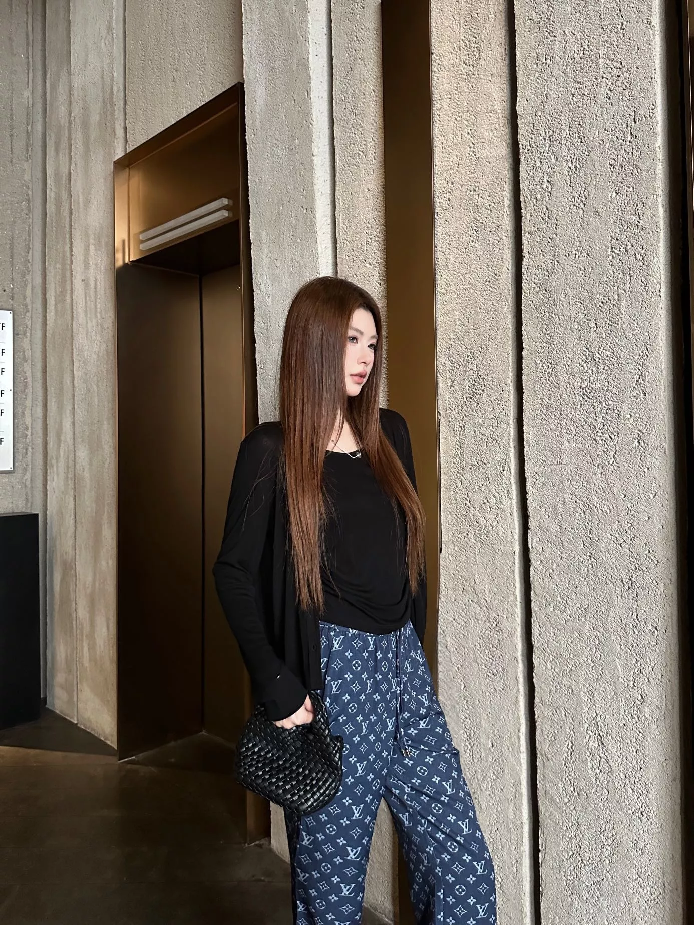 루이비통 올오버 패턴 하이웨이스트 와이드 팬츠 상세 이미지 15