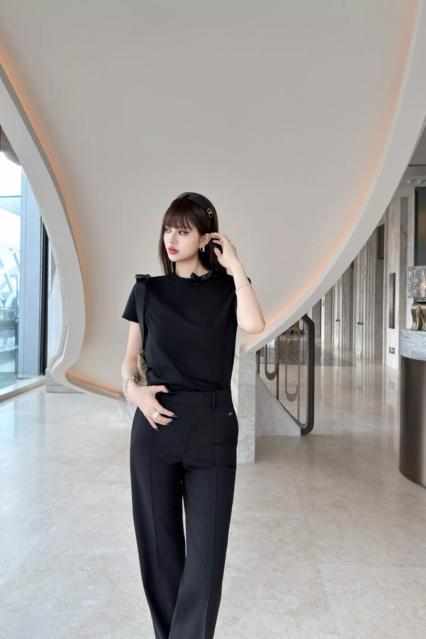 디올 리본 장식 라운드넥 반소매 티셔츠 상세 이미지 18