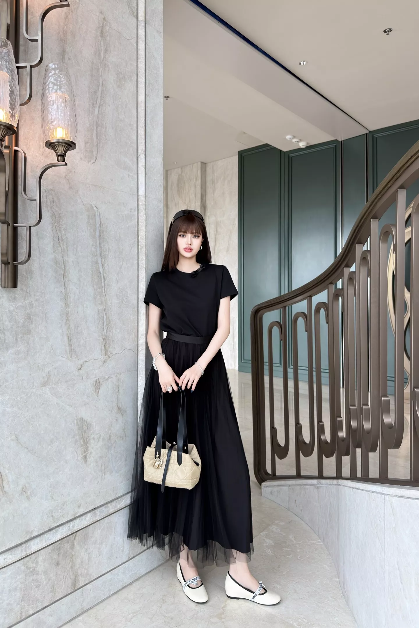 디올 리본 장식 라운드넥 반소매 티셔츠 상세 이미지 22
