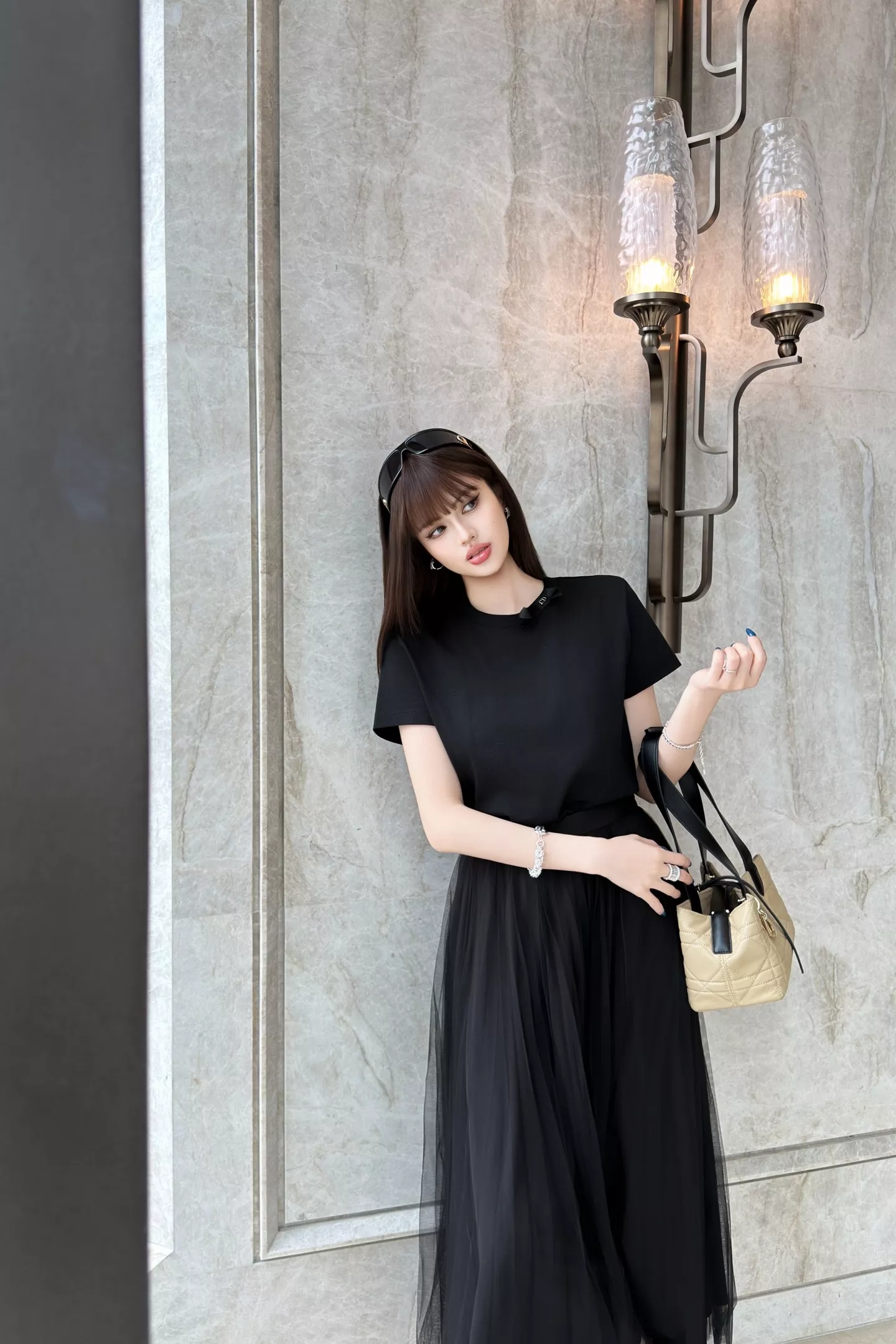 디올 리본 장식 라운드넥 반소매 티셔츠 상세 이미지 21