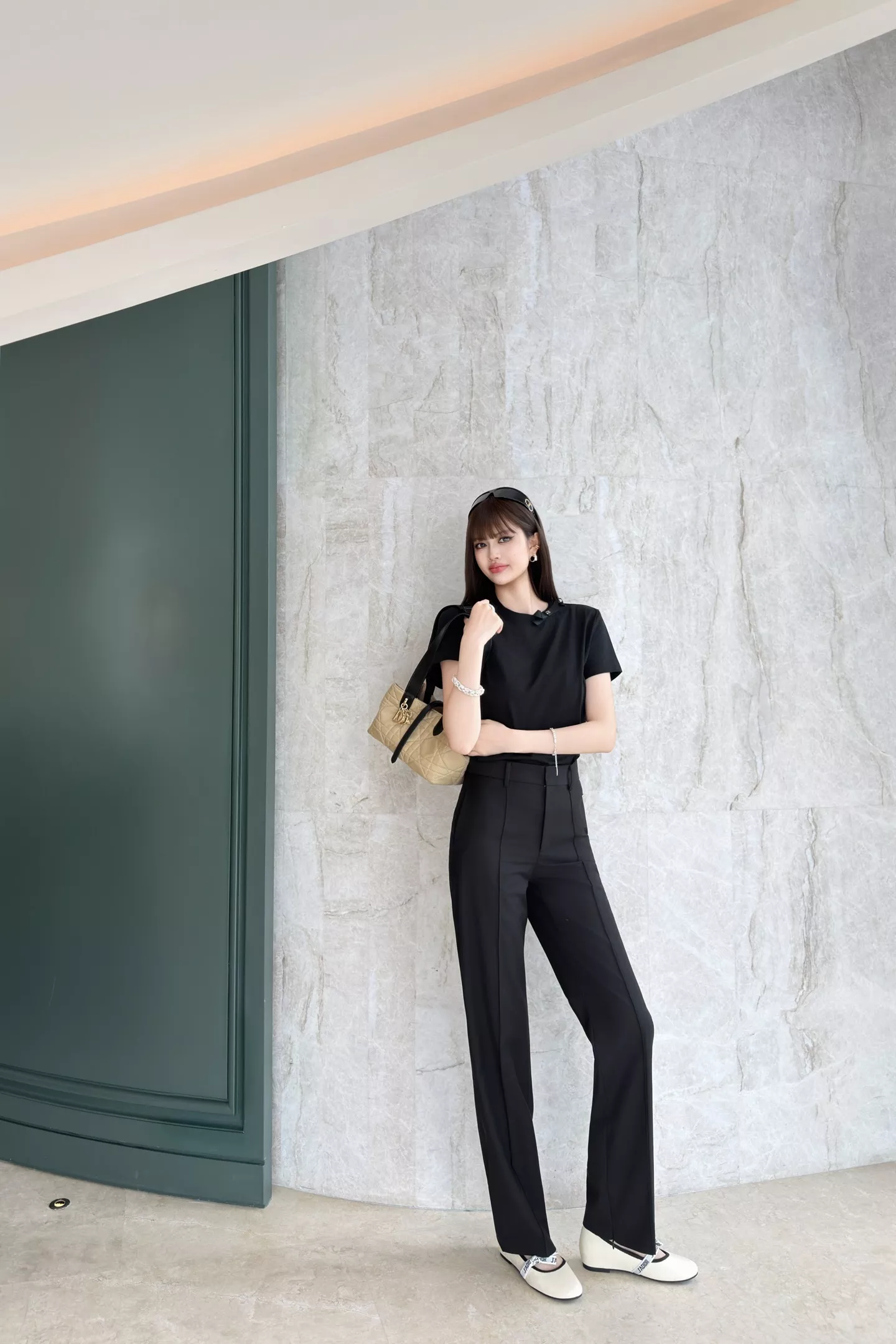 디올 리본 장식 라운드넥 반소매 티셔츠 상세 이미지 19