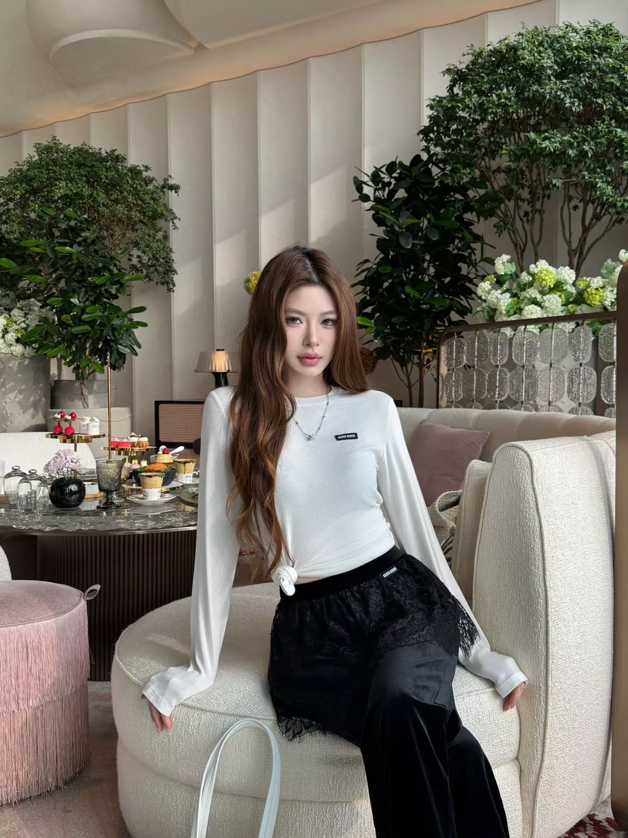 미우미우 레이스 배색 벨벳 세미부츠컷 팬츠 상세 이미지 15