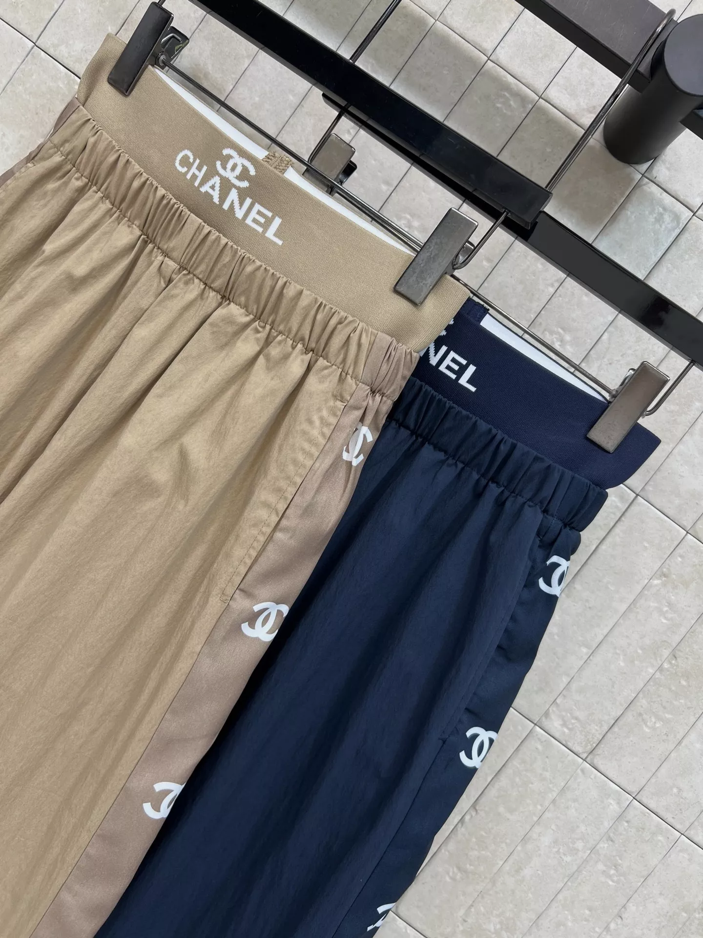 샤넬 로고 프린트 밴딩 와이드 롱 팬츠 상세 이미지 6