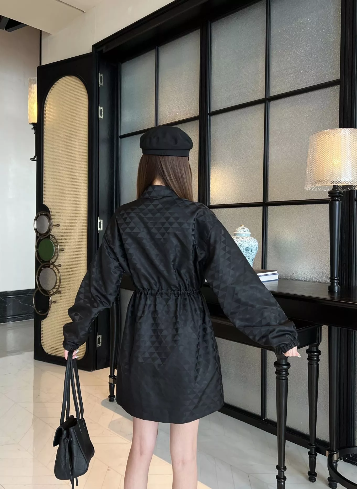 프라다 삼각 엠보 패턴 드로스트링 롱 코트 상세 이미지 19