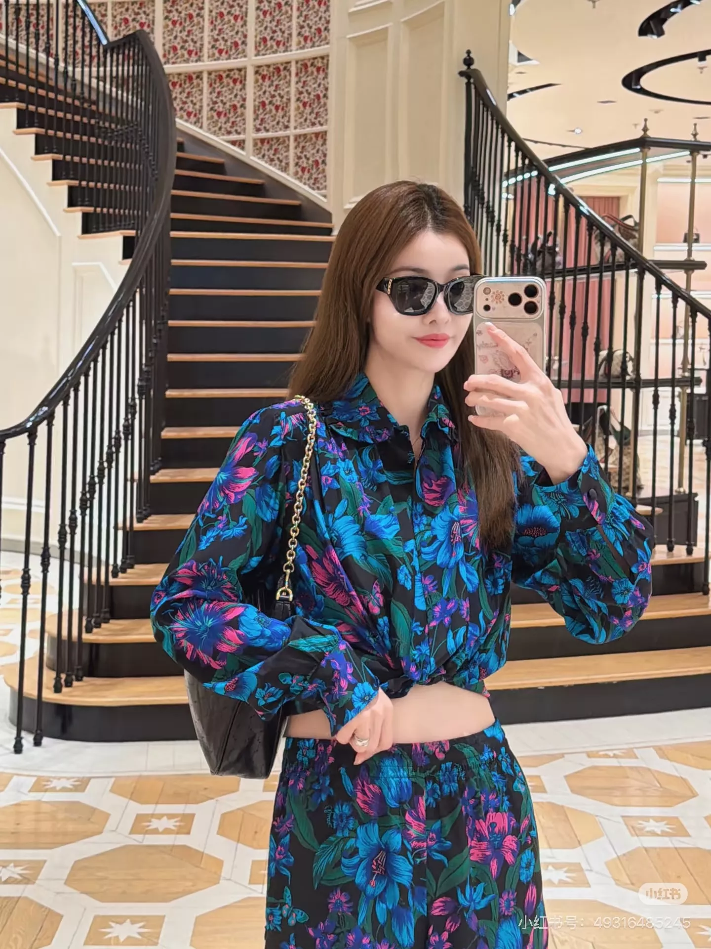 구찌 플라워 프린트 프릴 칼라 긴소매 블라우스 상세 이미지 34
