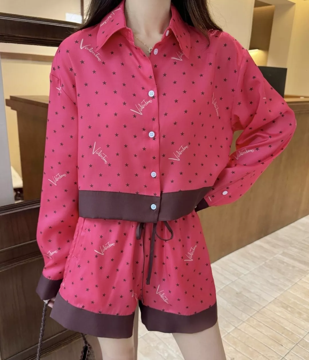 발렌티노 별 패턴 새틴 크롭 셔츠 숏팬츠 세트 상세 이미지 19