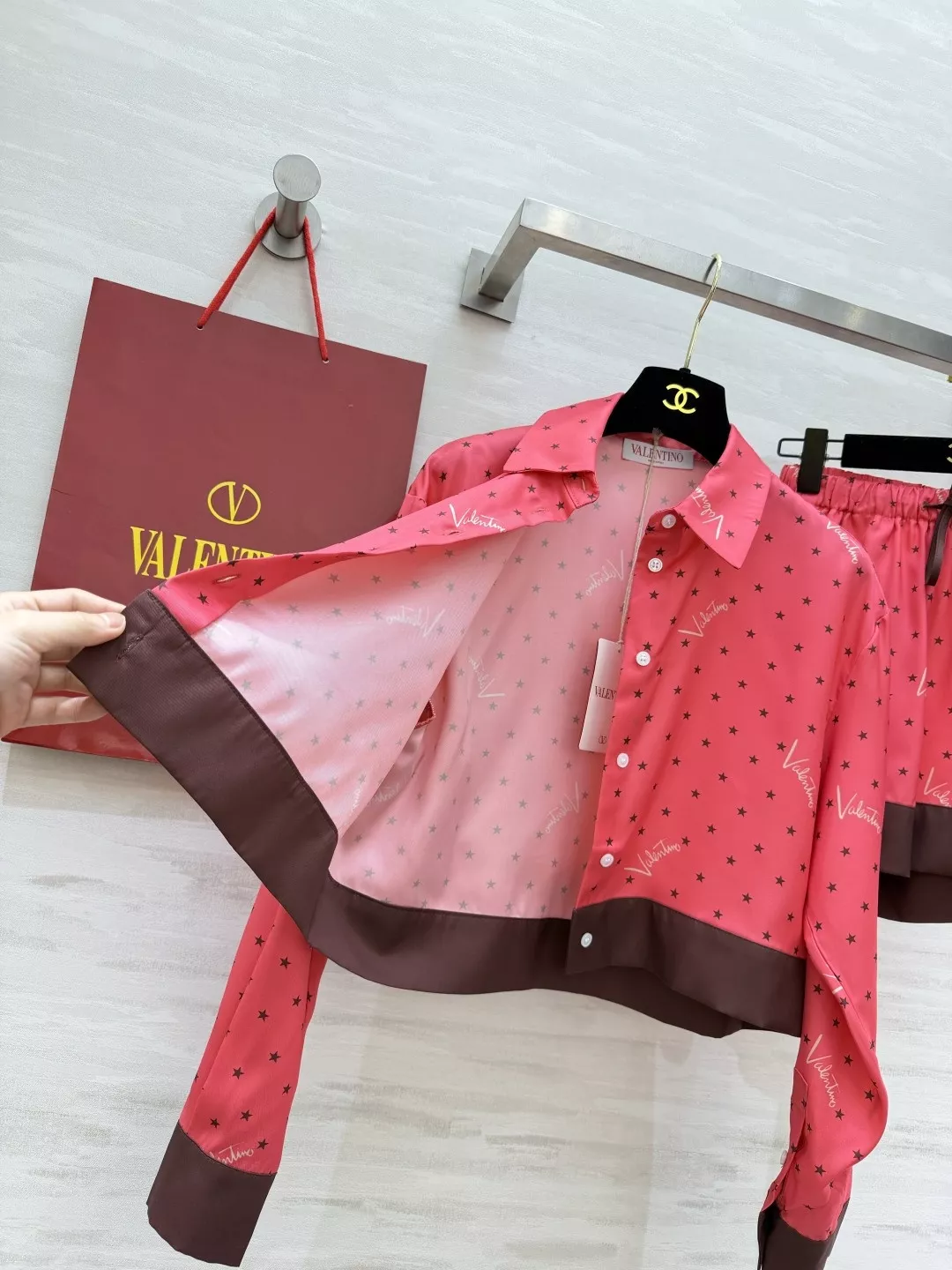 발렌티노 별 패턴 새틴 크롭 셔츠 숏팬츠 세트 상세 이미지 6