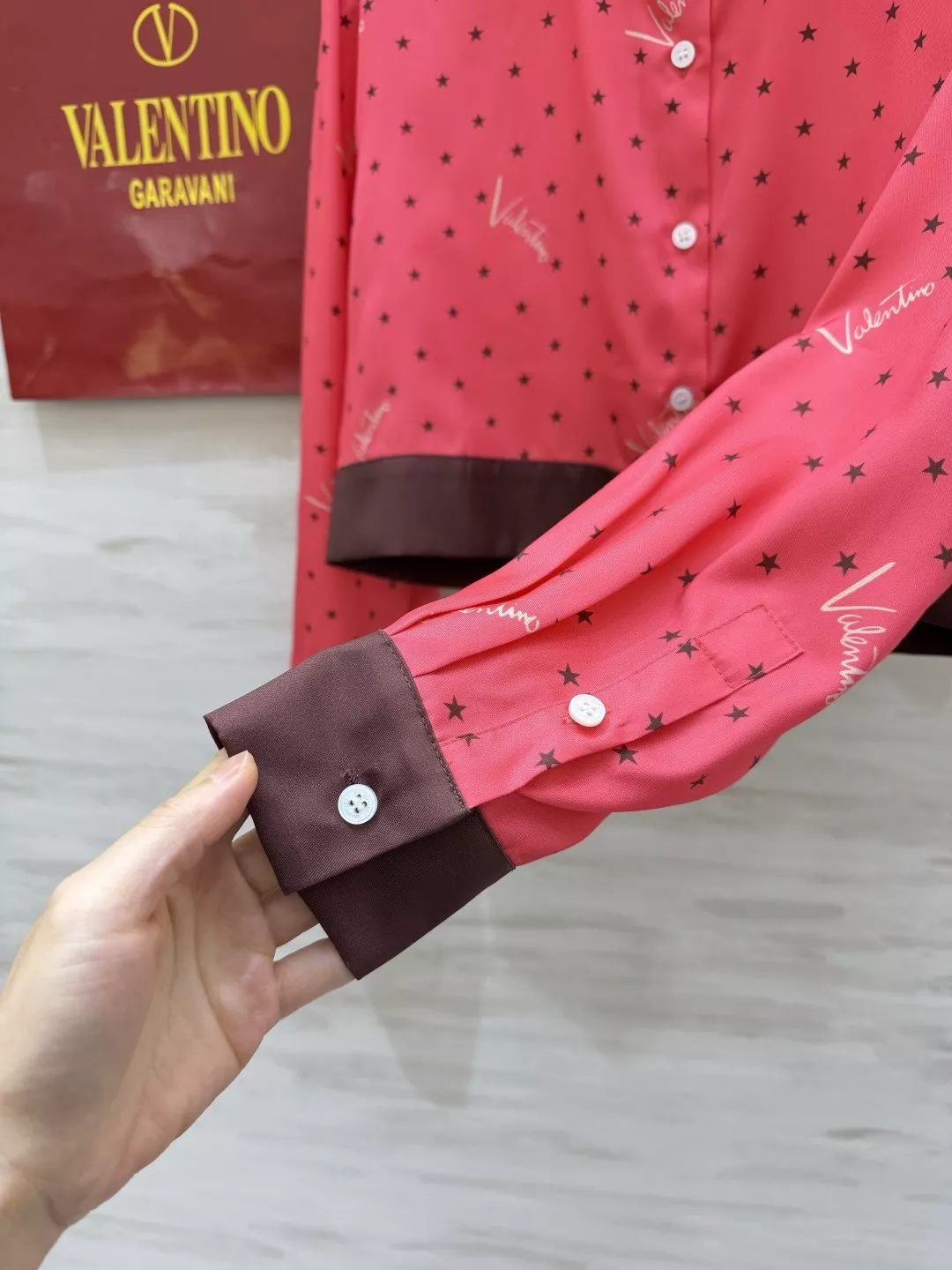 발렌티노 별 패턴 새틴 크롭 셔츠 숏팬츠 세트 상세 이미지 4