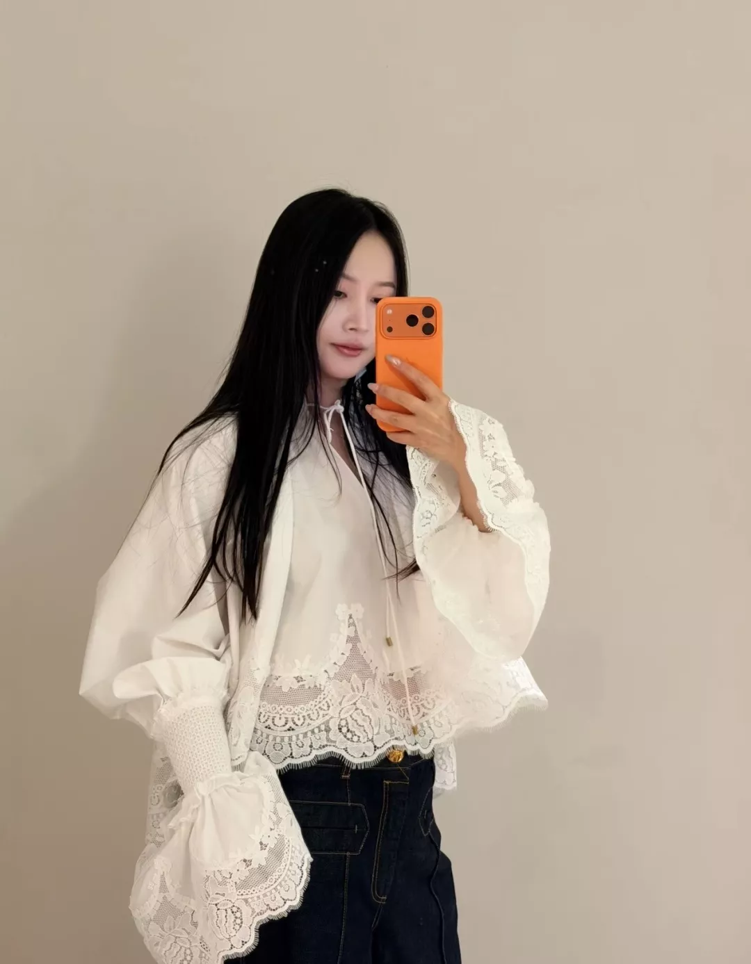 짐머만 아이보리 셔링 레이스 장식 긴소매 블라우스 상세 이미지 15