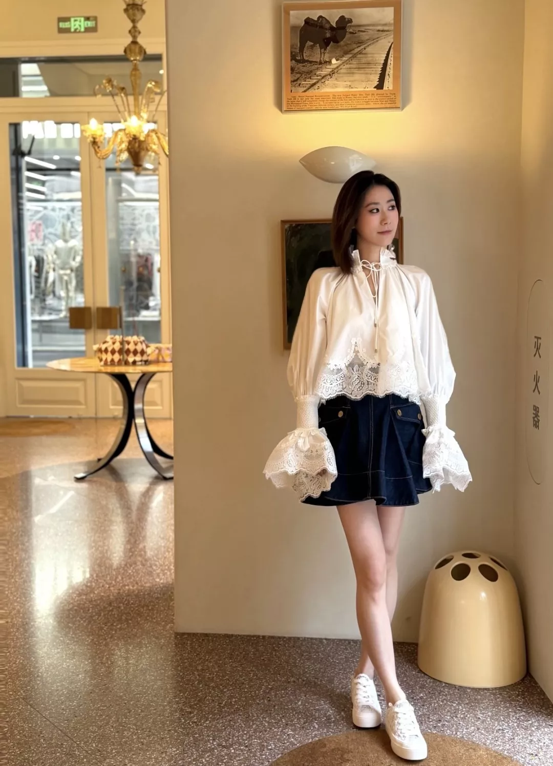 짐머만 아이보리 셔링 레이스 장식 긴소매 블라우스 상세 이미지 17