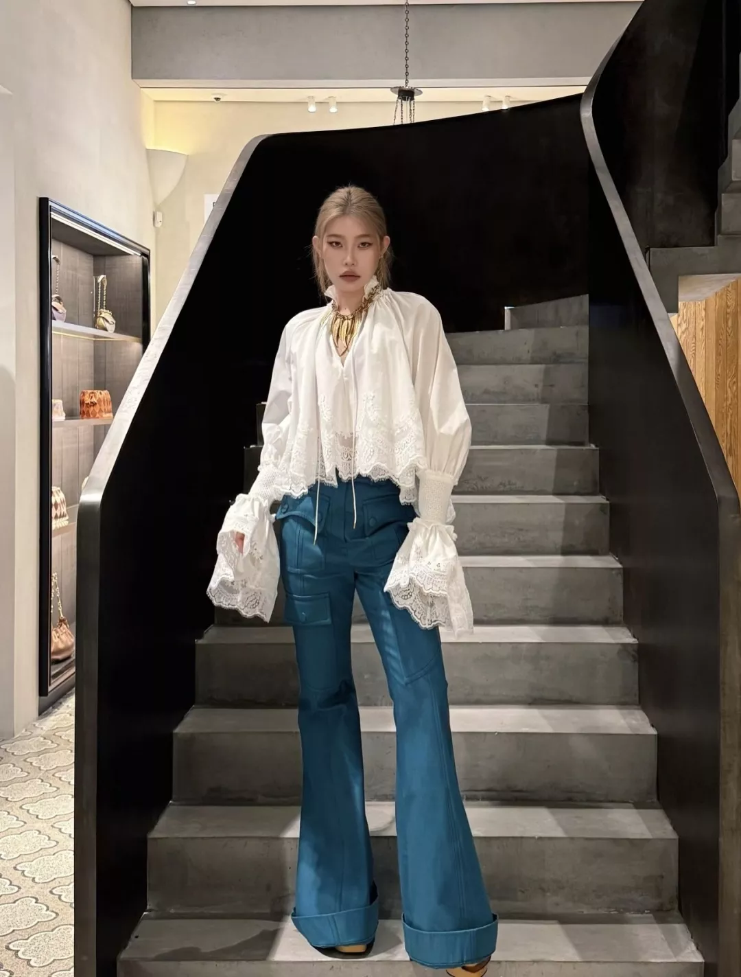짐머만 아이보리 셔링 레이스 장식 긴소매 블라우스 상세 이미지 11