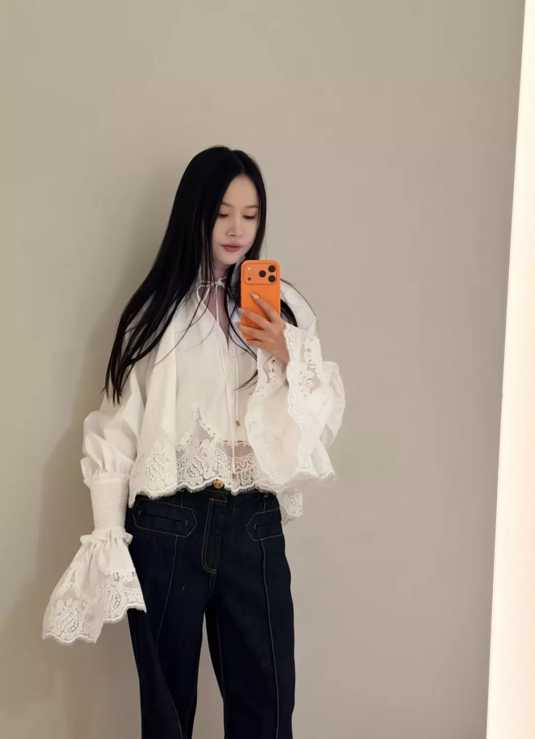 짐머만 아이보리 셔링 레이스 장식 긴소매 블라우스 상세 이미지 13