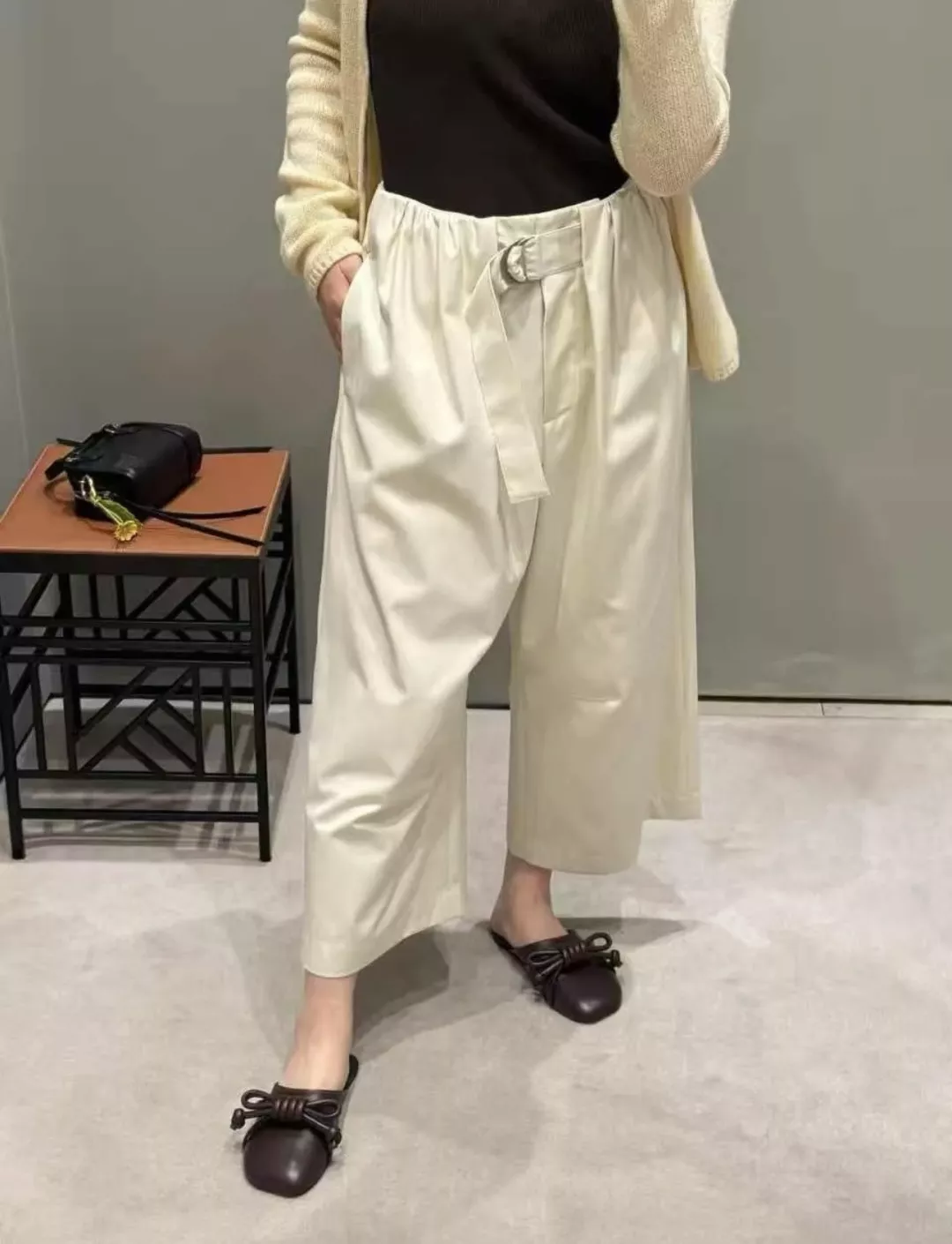 로에베 밴딩 스트랩 와이드 크롭 팬츠 상세 이미지 10