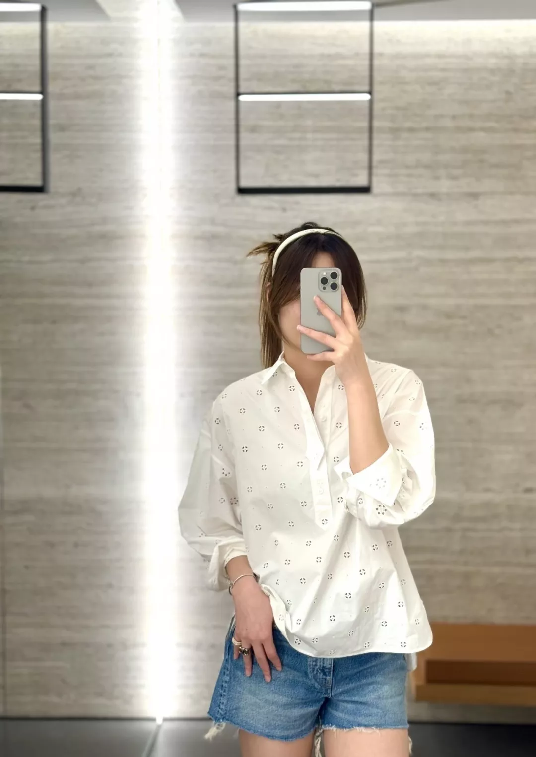 셀린느 플라워 펀칭 자수 하프플래킷 긴소매 셔츠 상세 이미지 12
